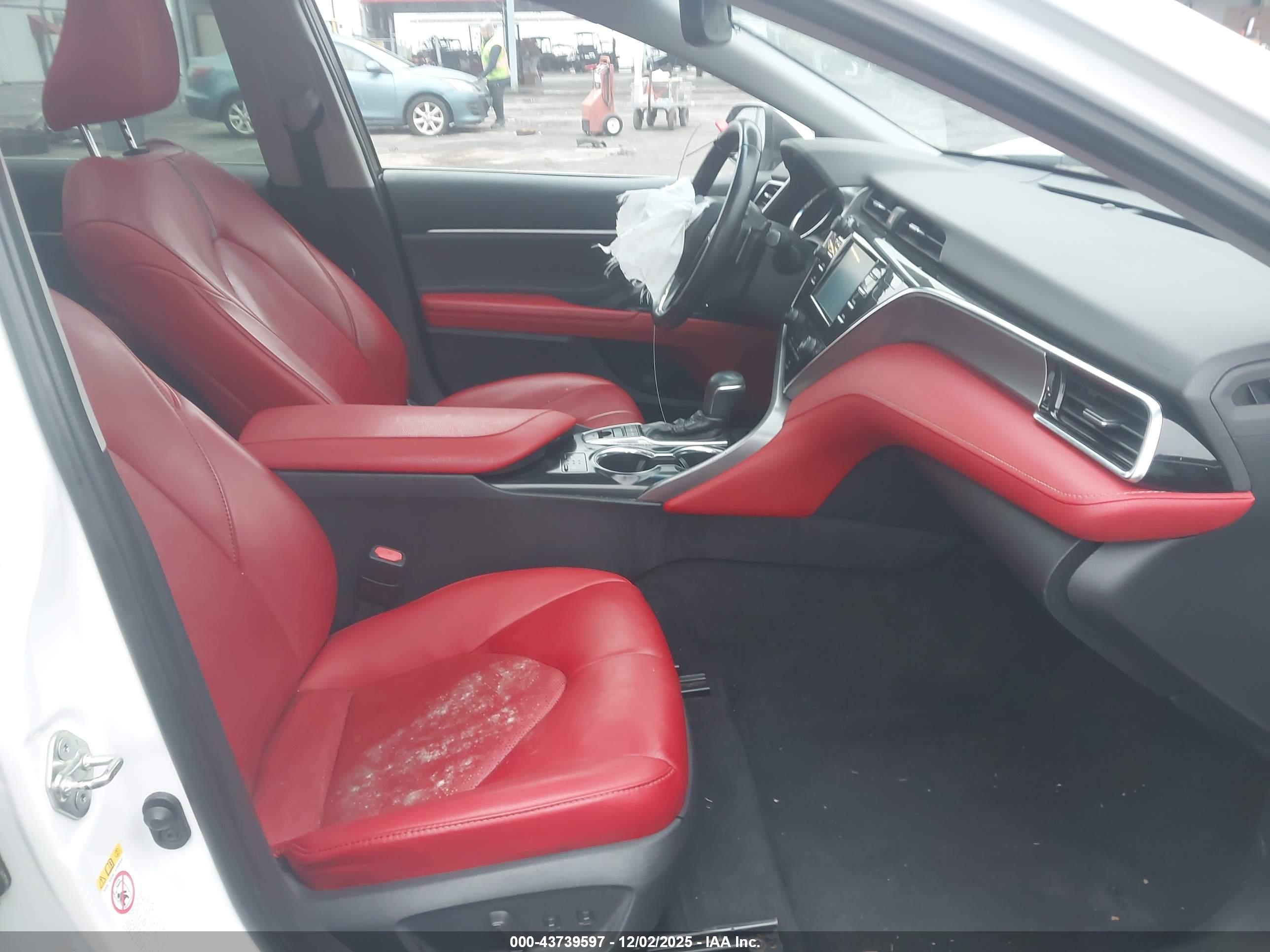 TOYOTA CAMRY image 5