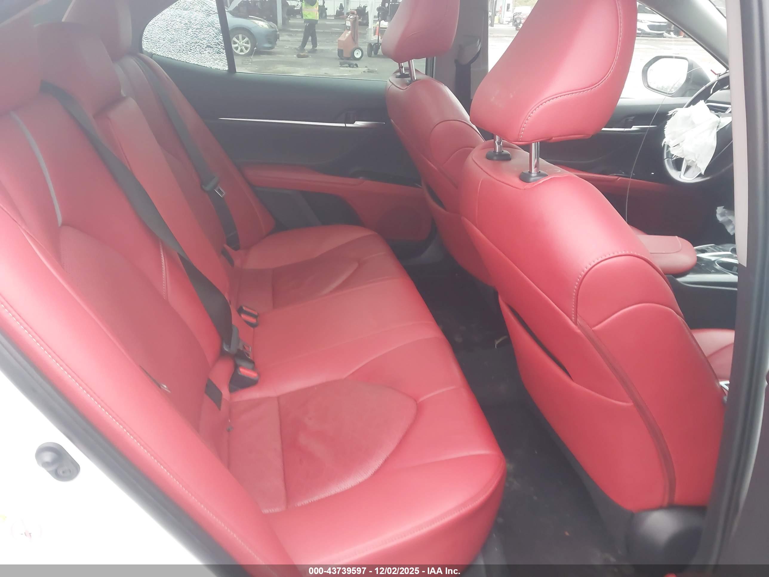 TOYOTA CAMRY image 8