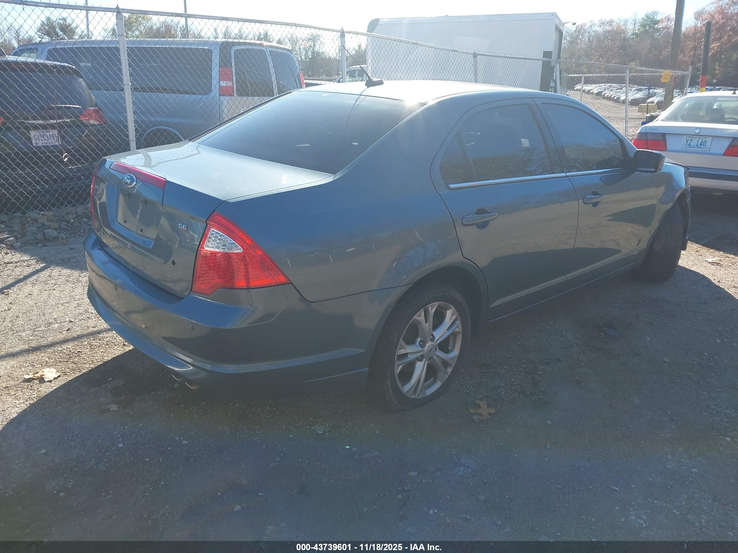 FORD FUSION image 4