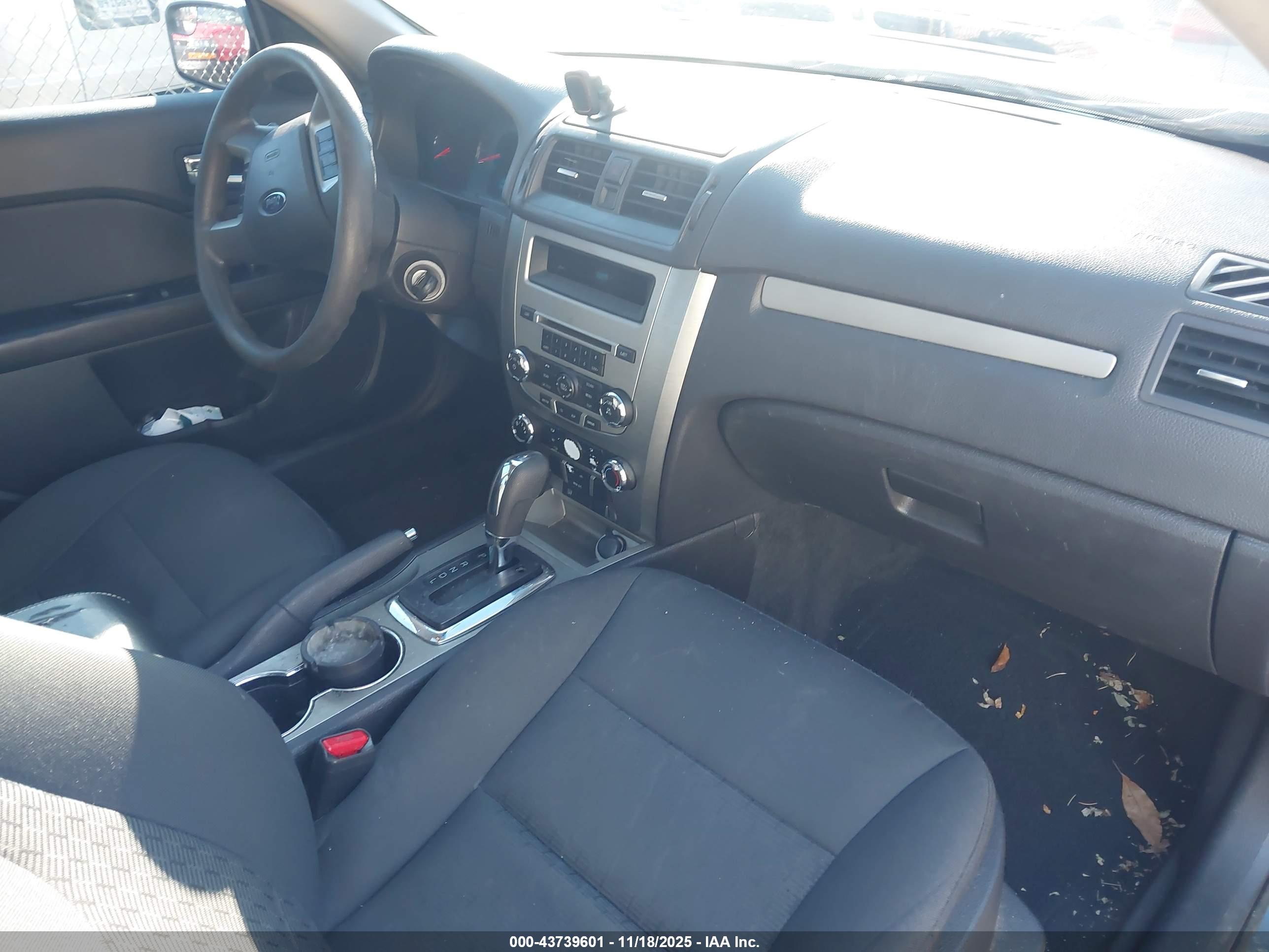 FORD FUSION image 5