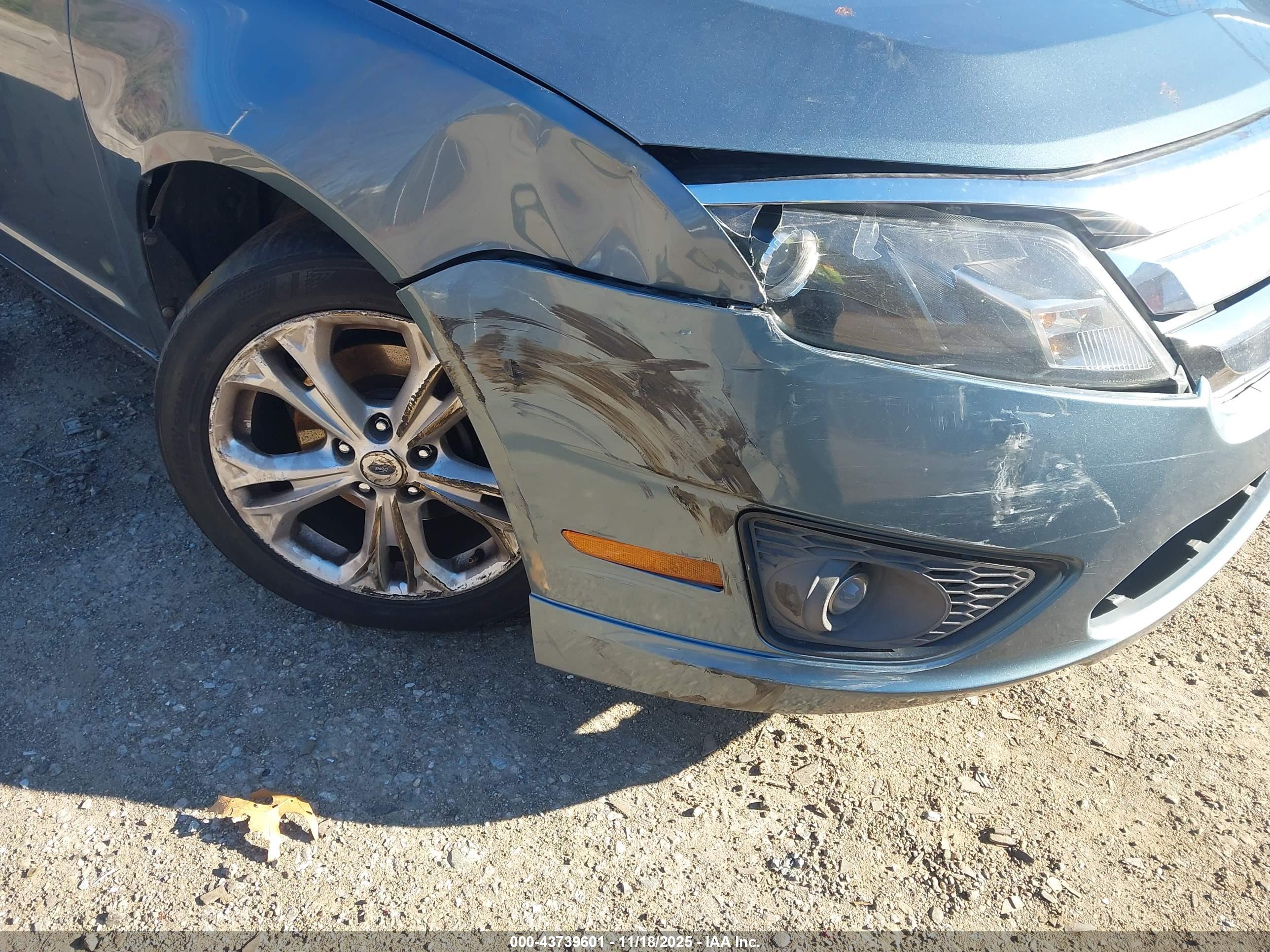 FORD FUSION image 6