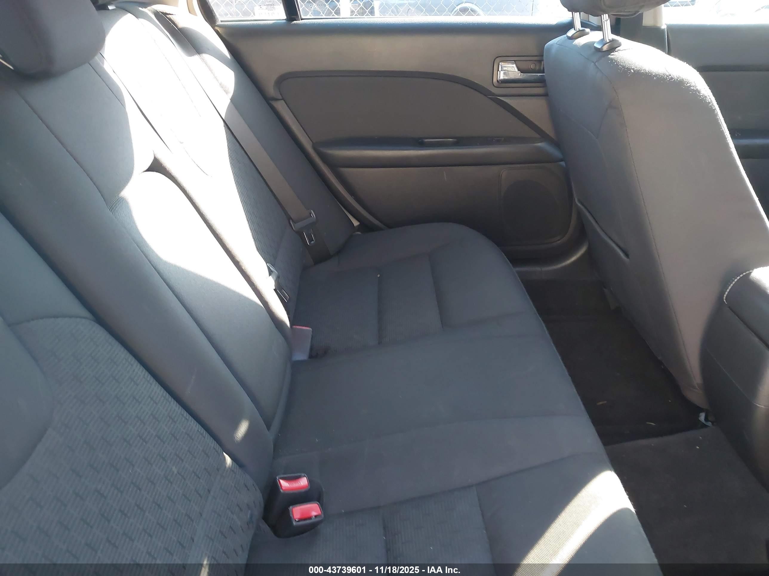 FORD FUSION image 8