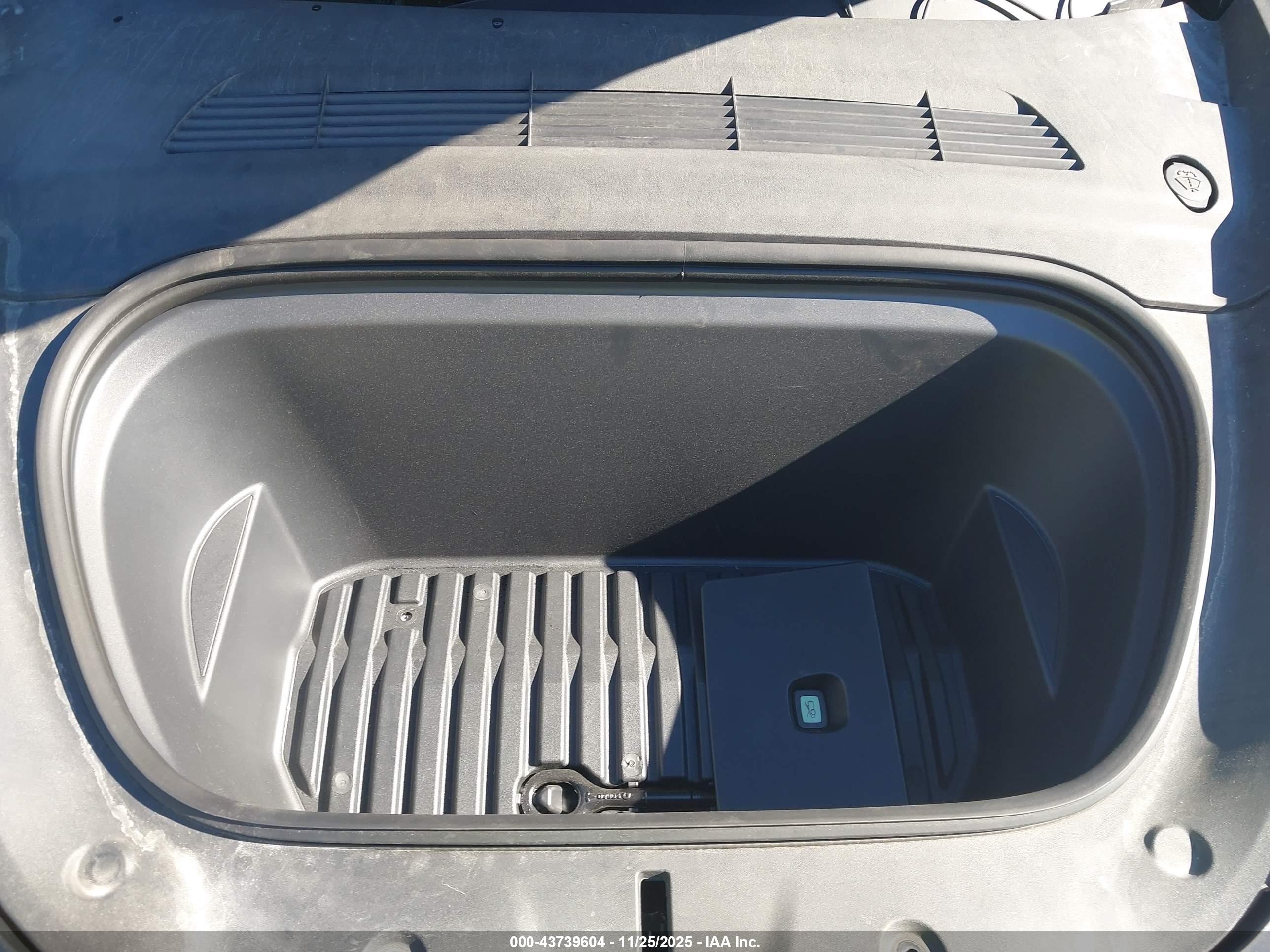 TESLA MODEL image 10
