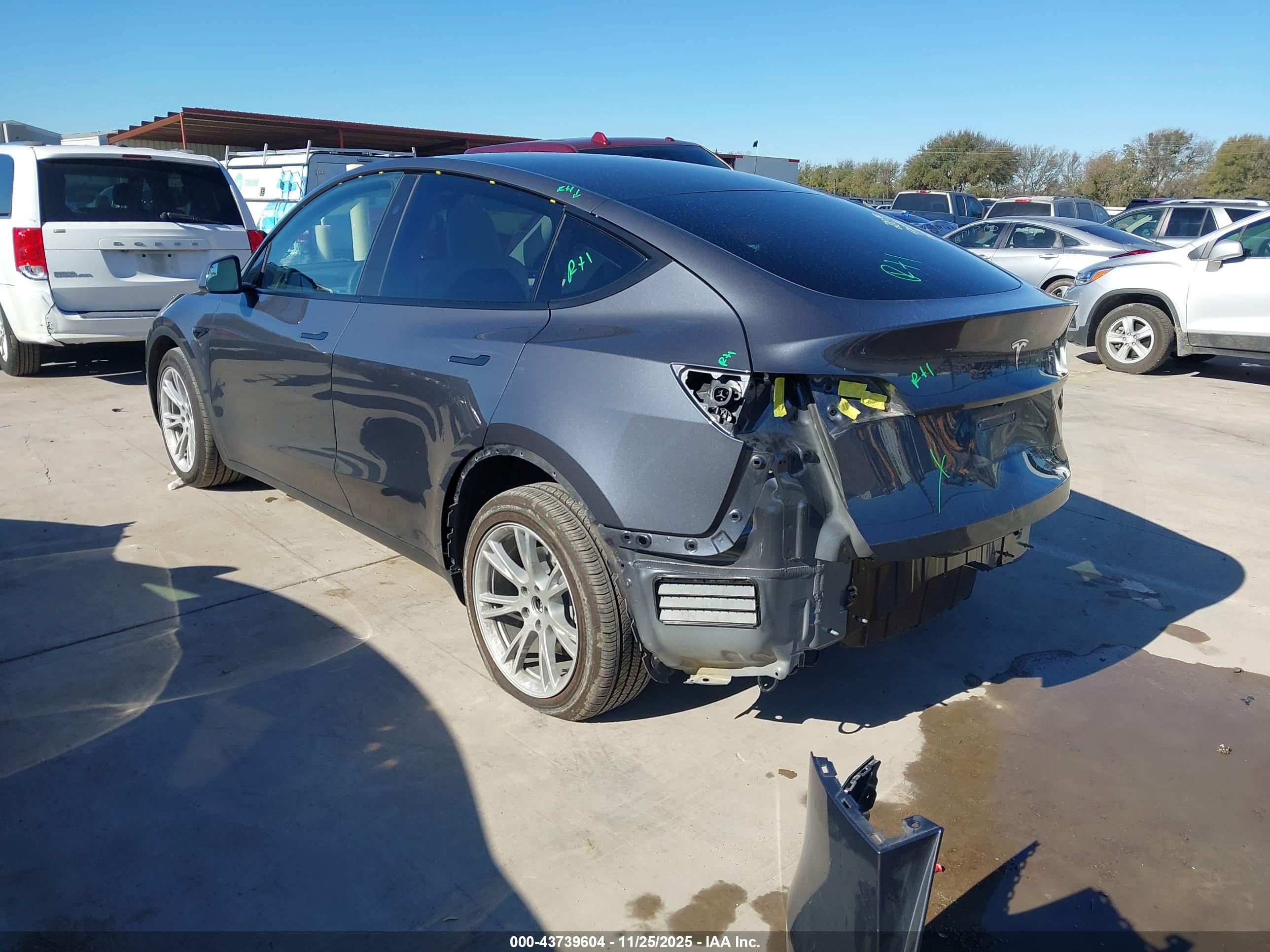 TESLA MODEL image 3