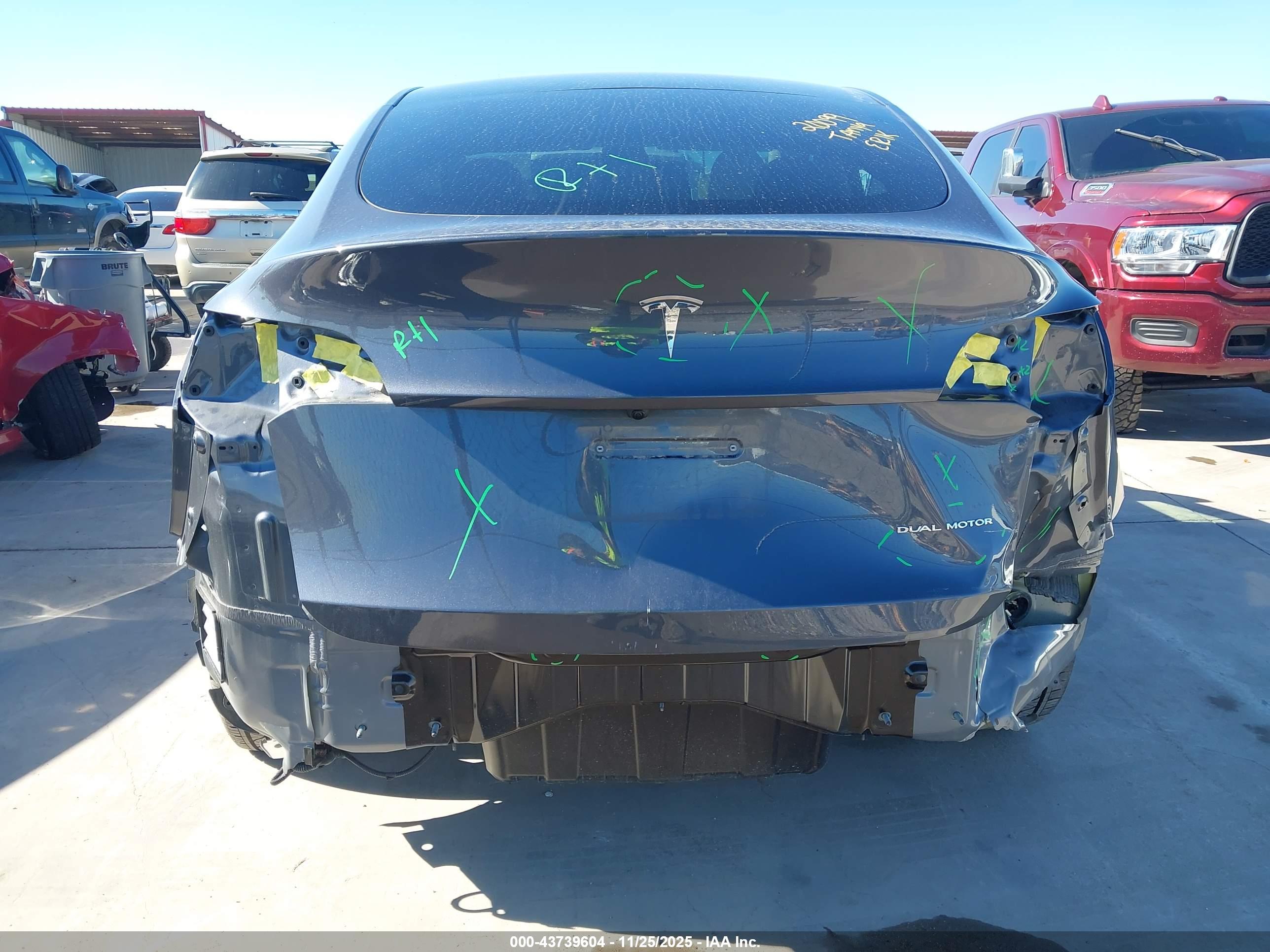 TESLA MODEL image 6