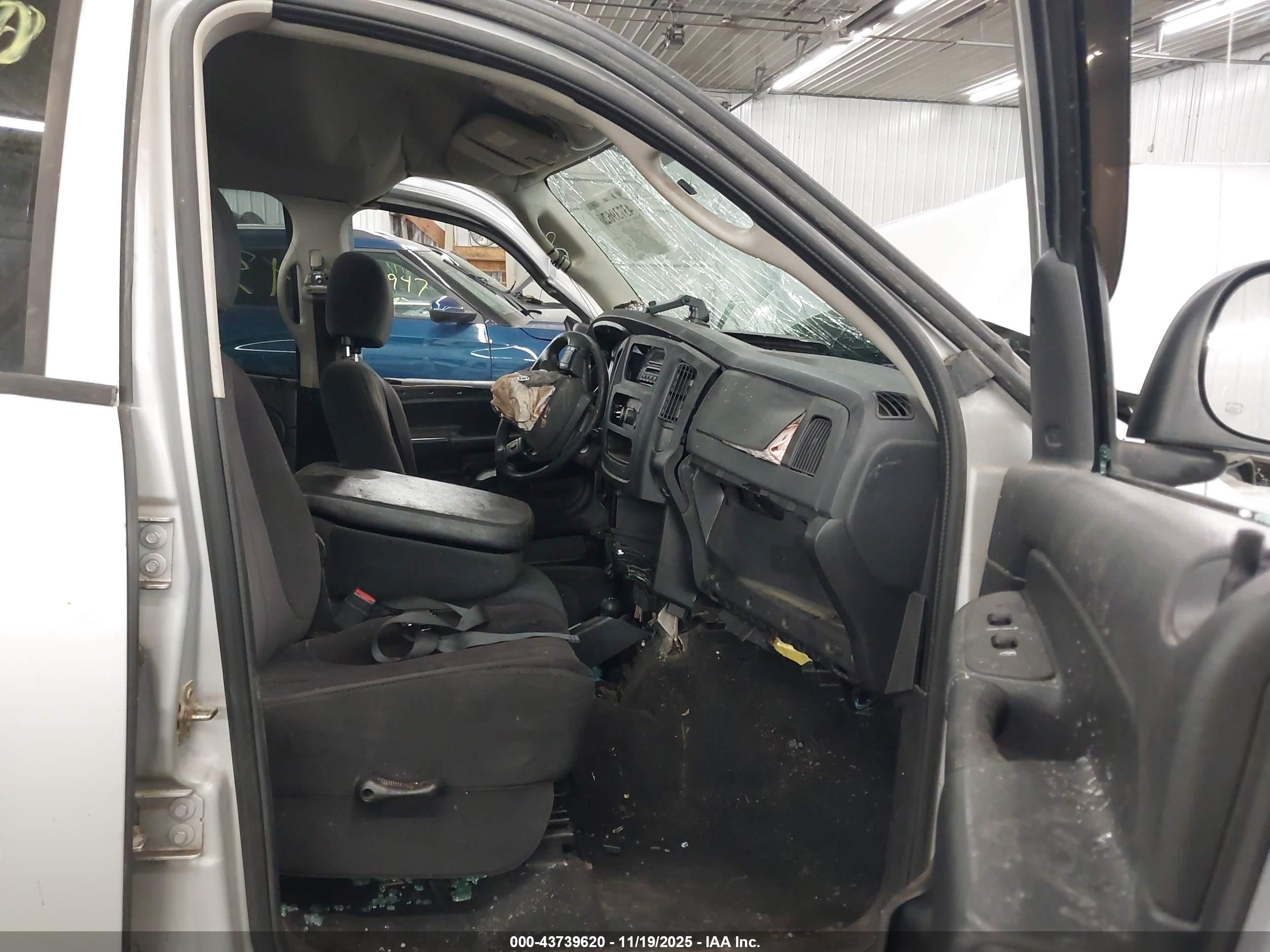 DODGE RAM image 5