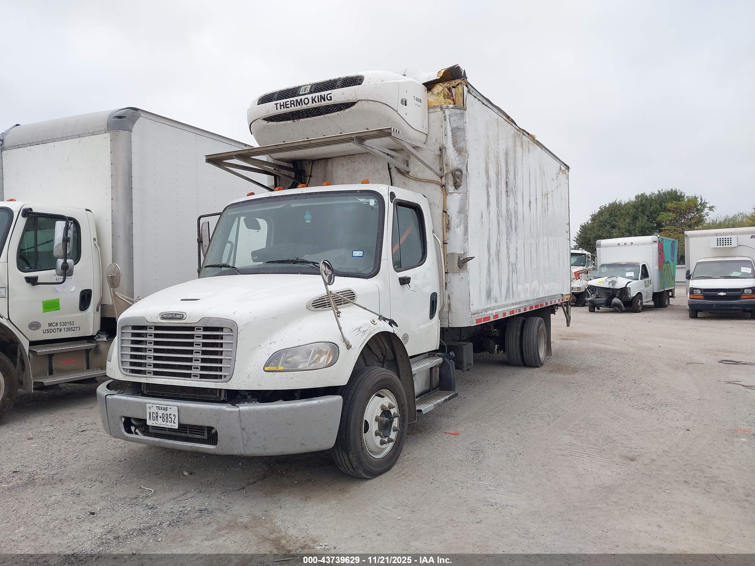 FREIGHTLINER M2 image 2