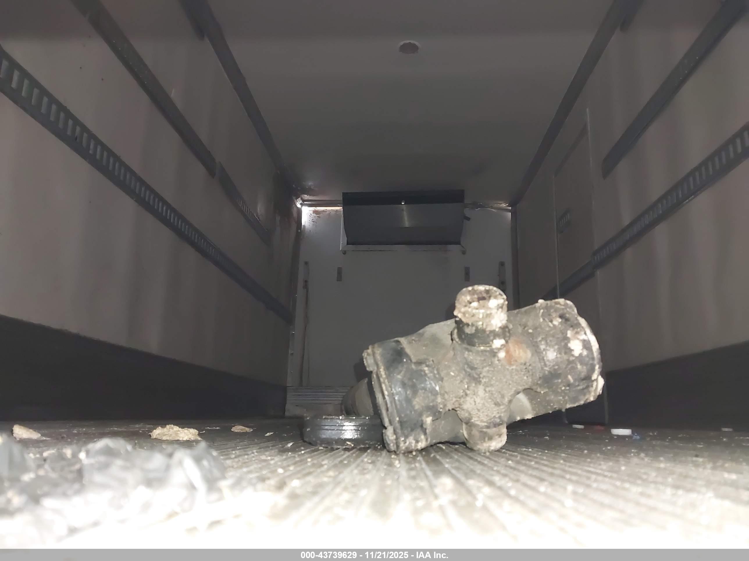 FREIGHTLINER M2 image 8