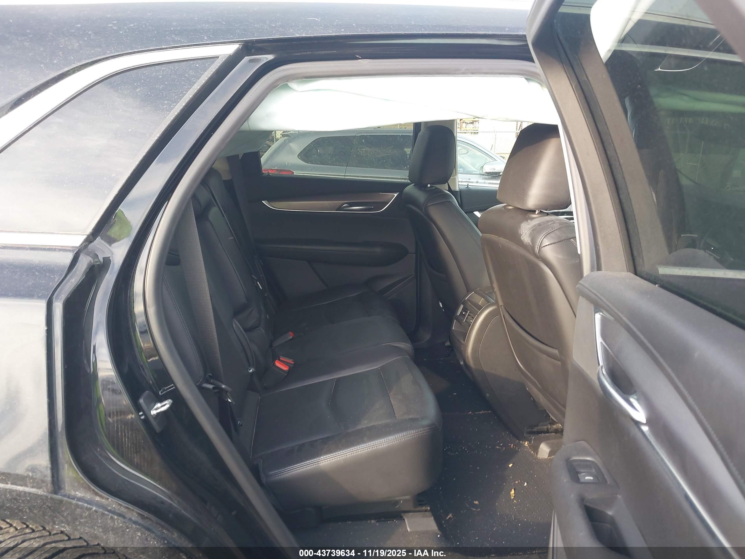 CADILLAC XT5 image 8