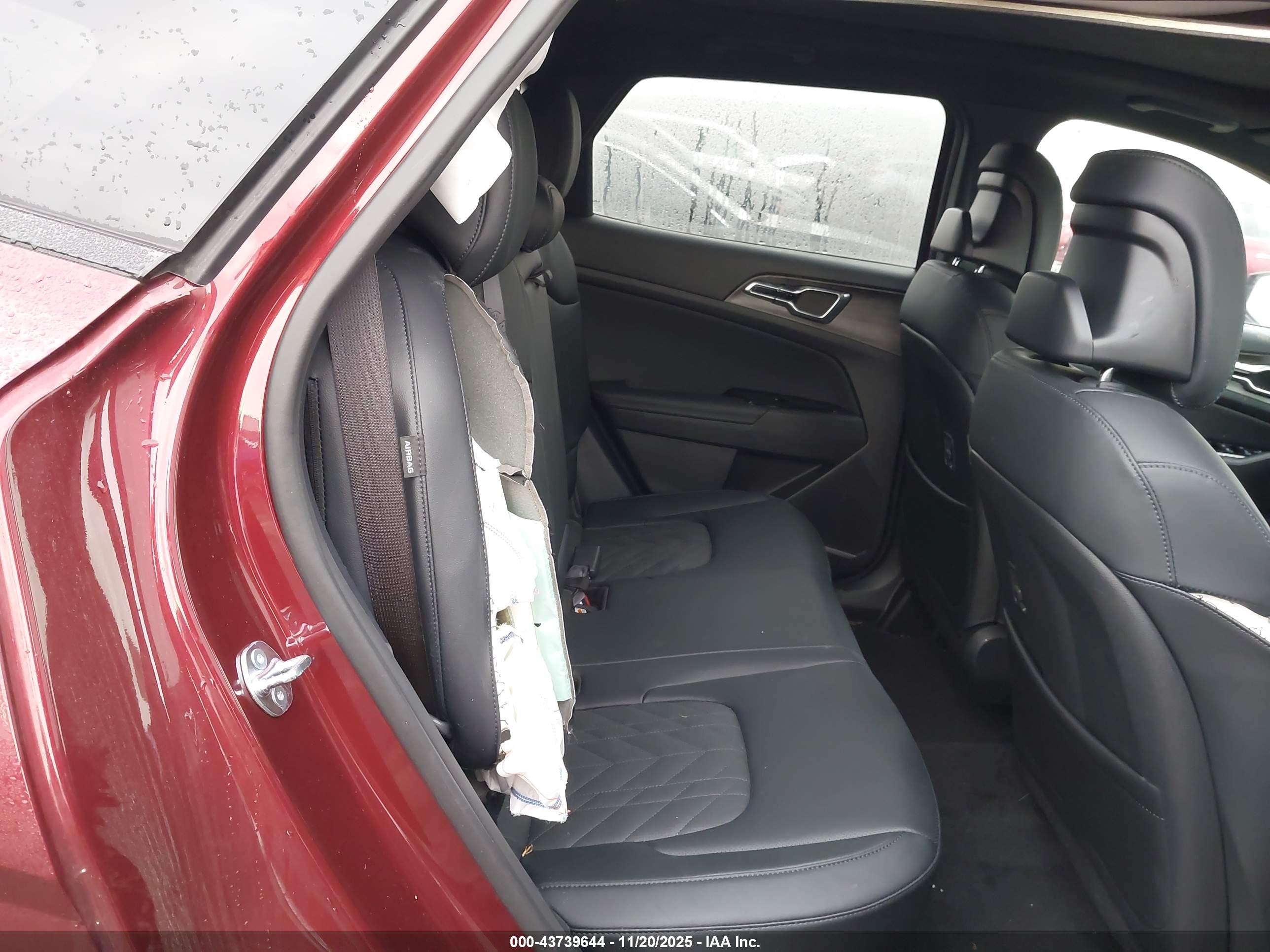 KIA SPORTAGE image 8