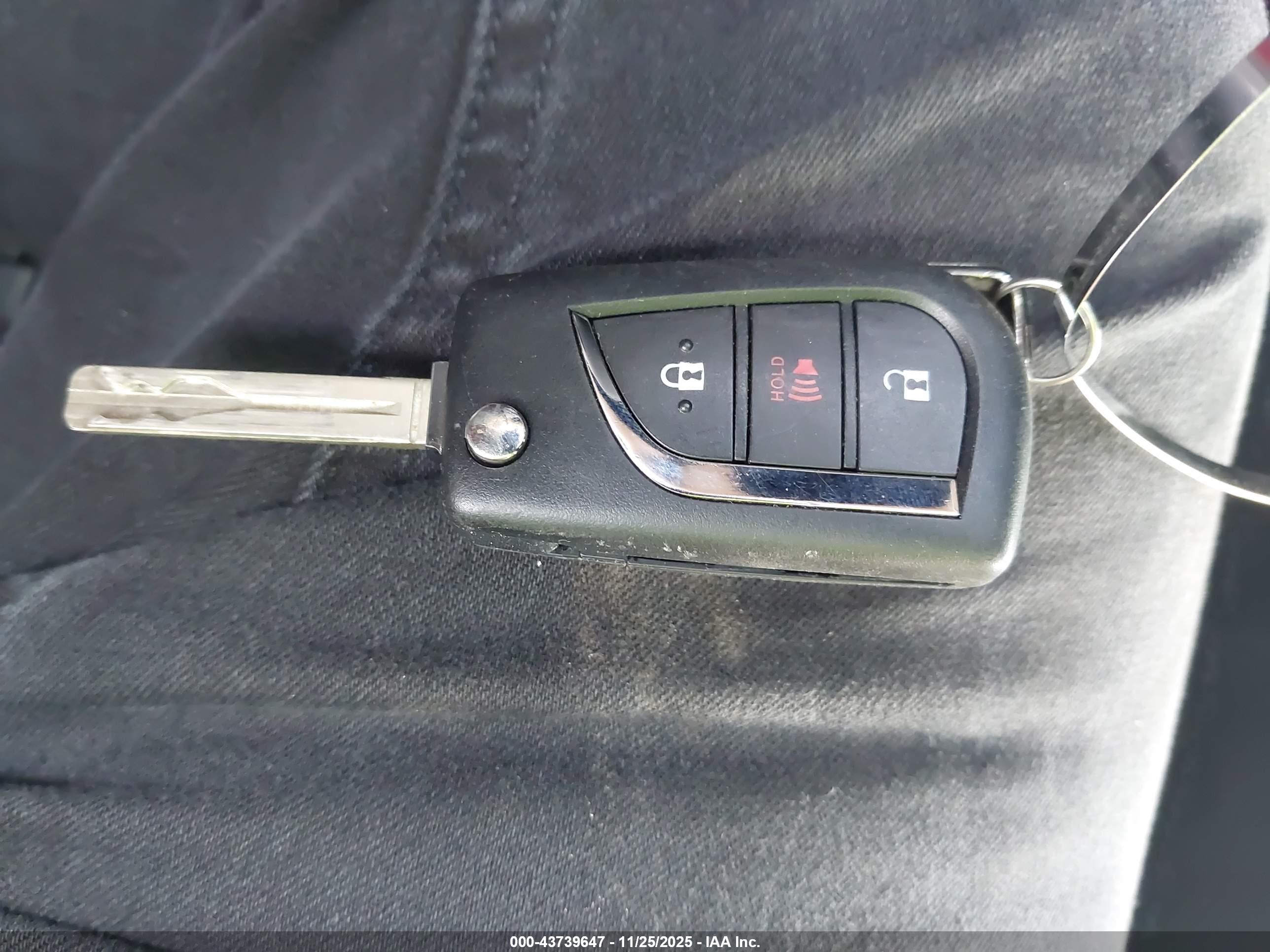 TOYOTA RAV4 image 11