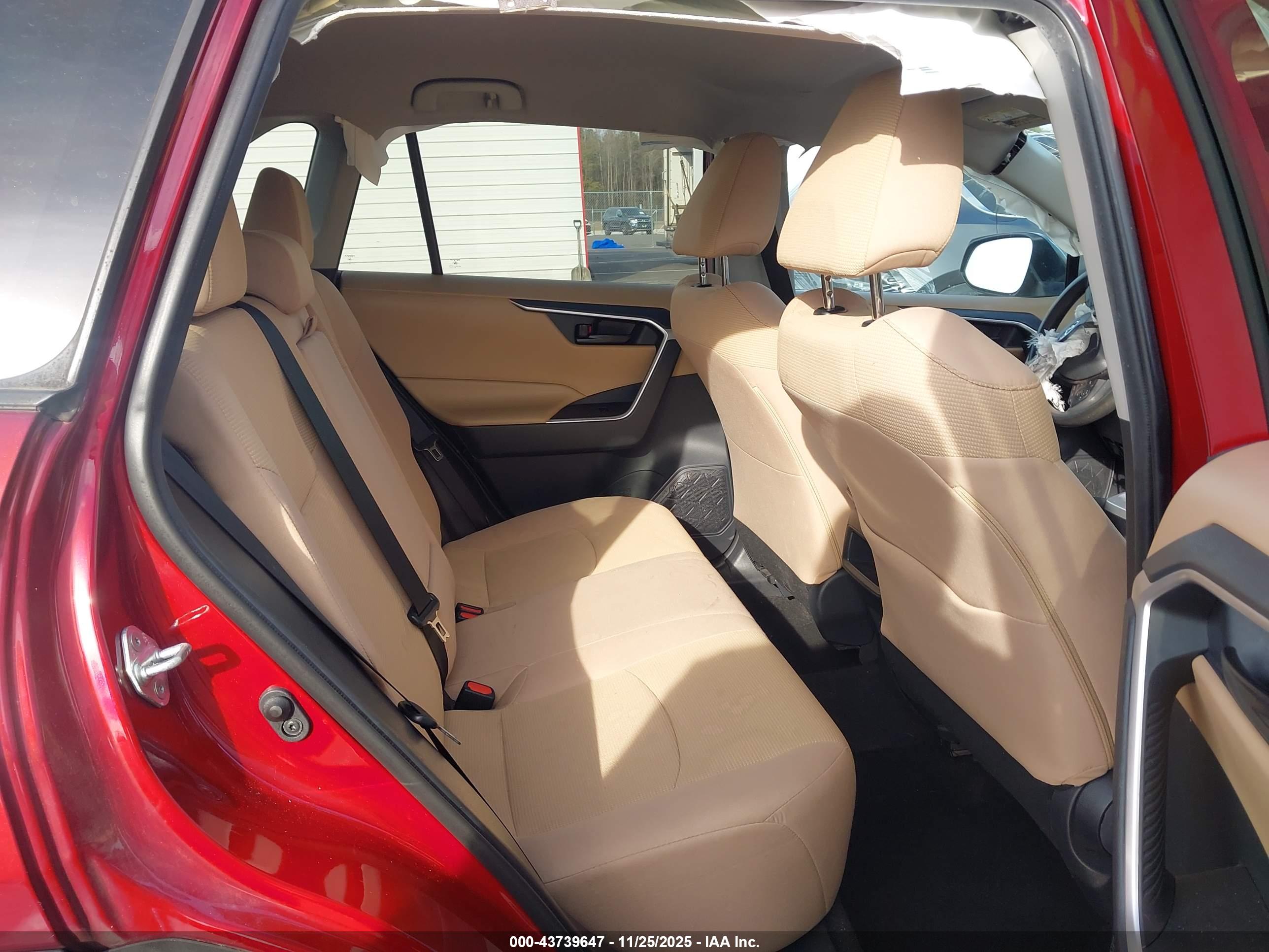 TOYOTA RAV4 image 8