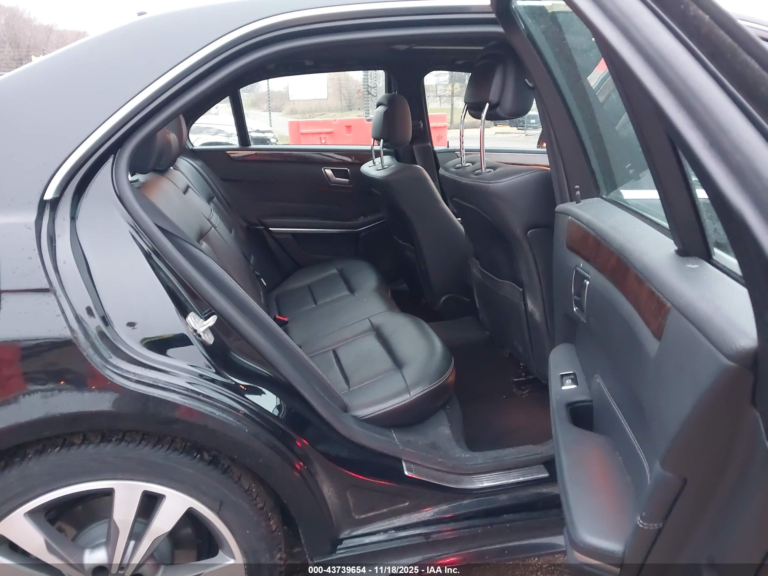 MERCEDES-BENZ E image 8