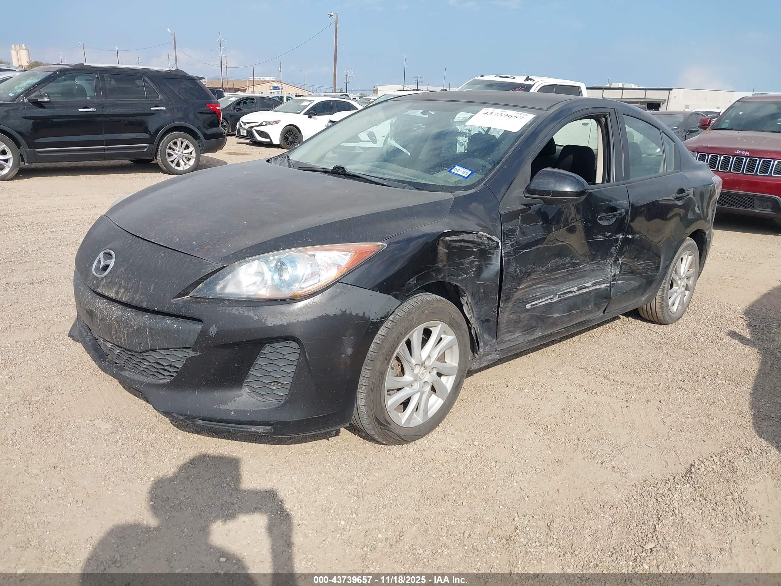 MAZDA MAZDA3 image 2