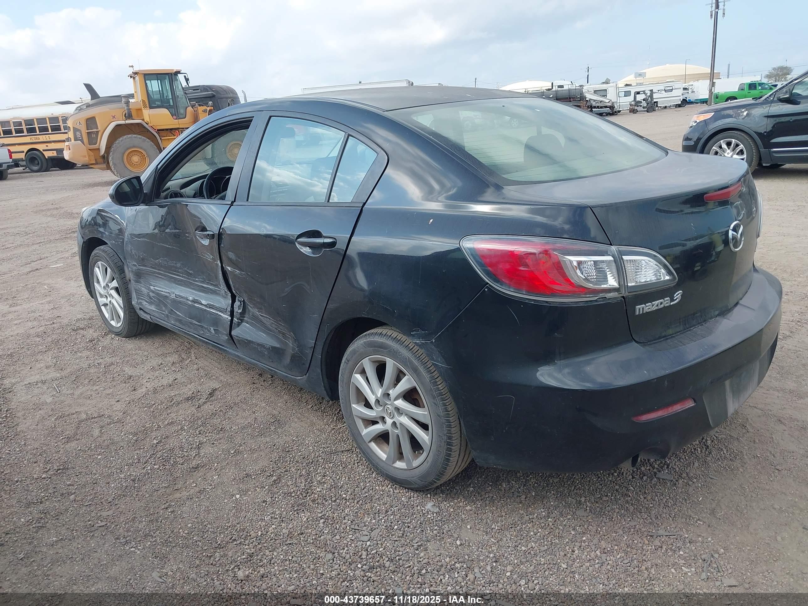 MAZDA MAZDA3 image 3