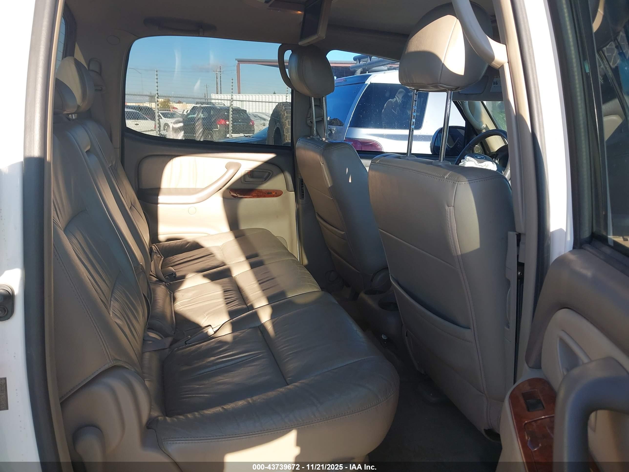 TOYOTA TUNDRA image 8