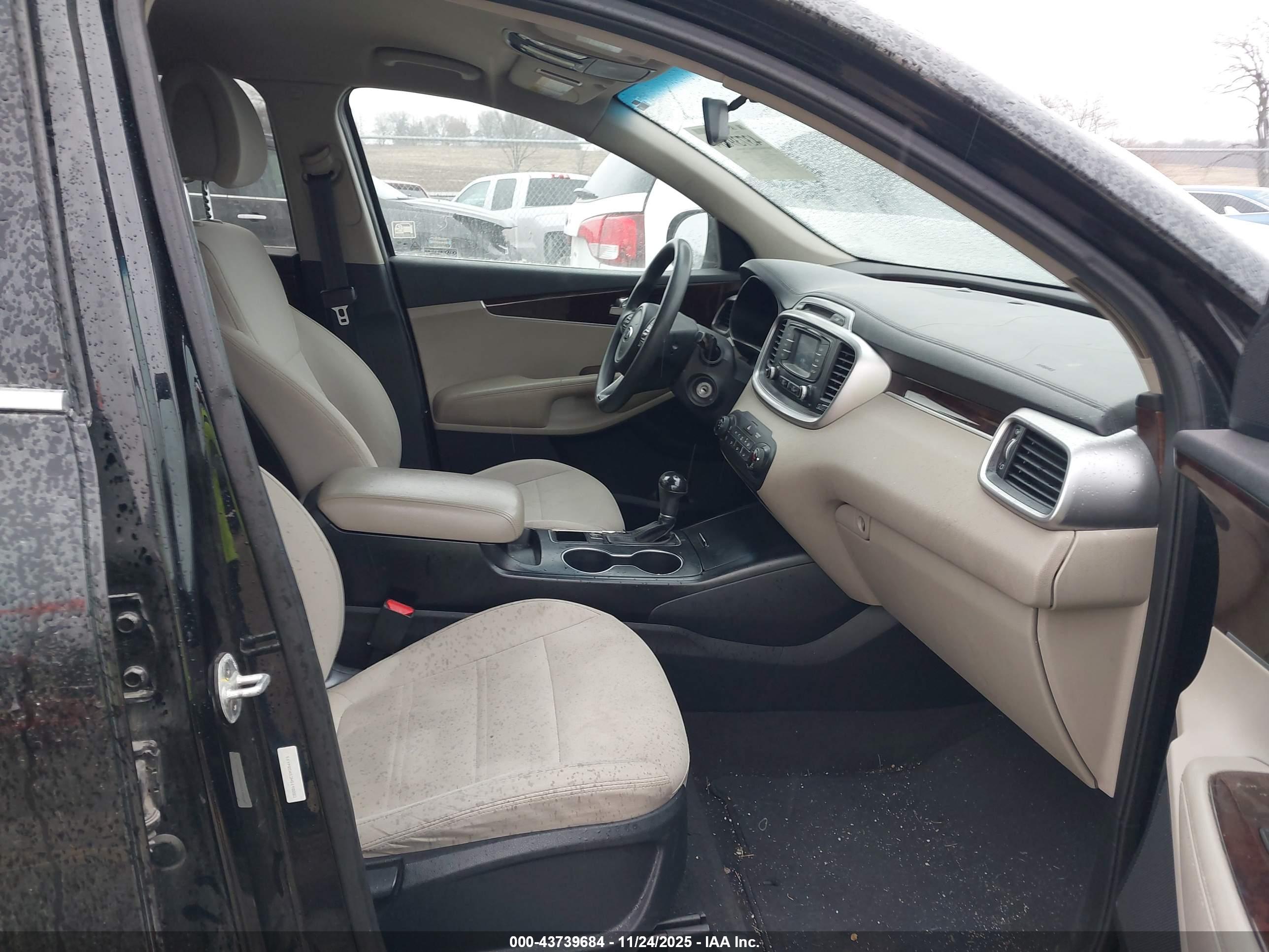 KIA SORENTO image 5