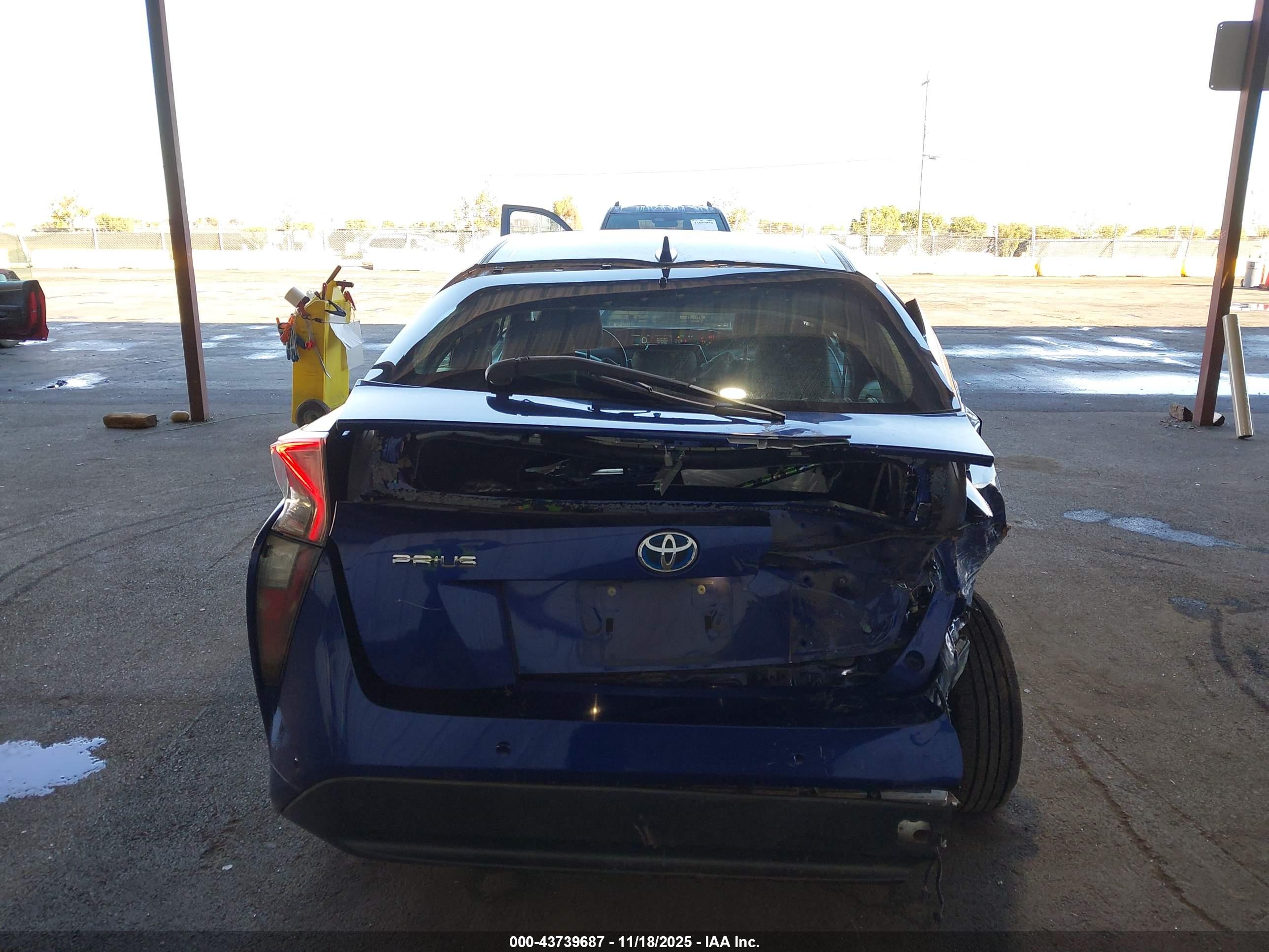 TOYOTA PRIUS image 6