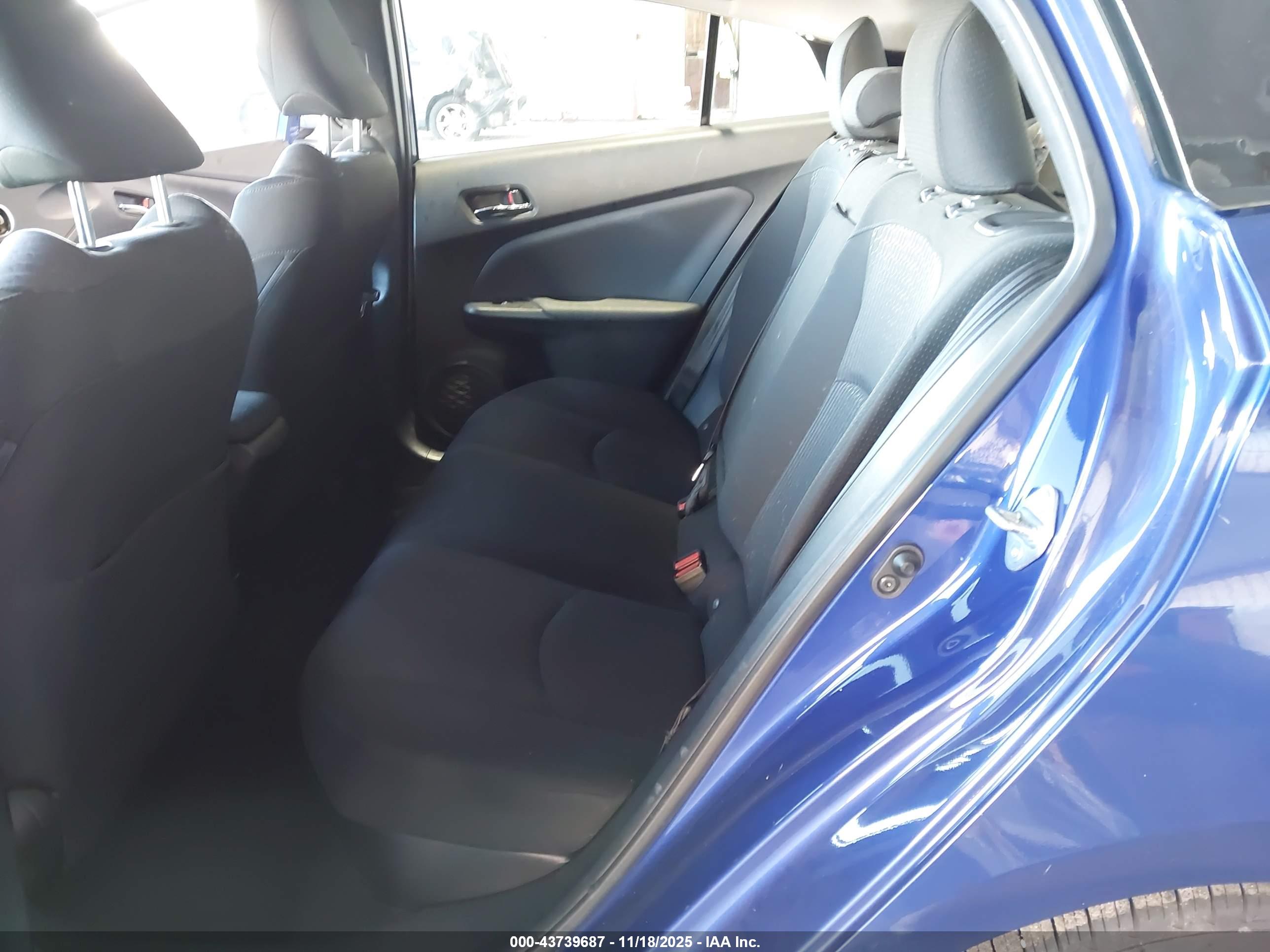 TOYOTA PRIUS image 8