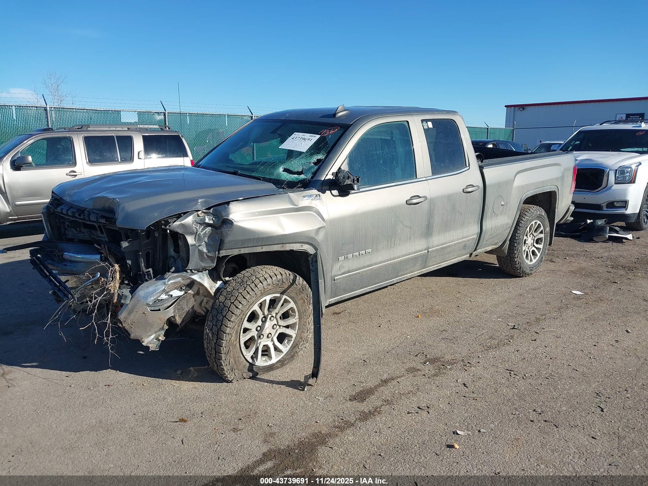 GMC SIERRA image 2