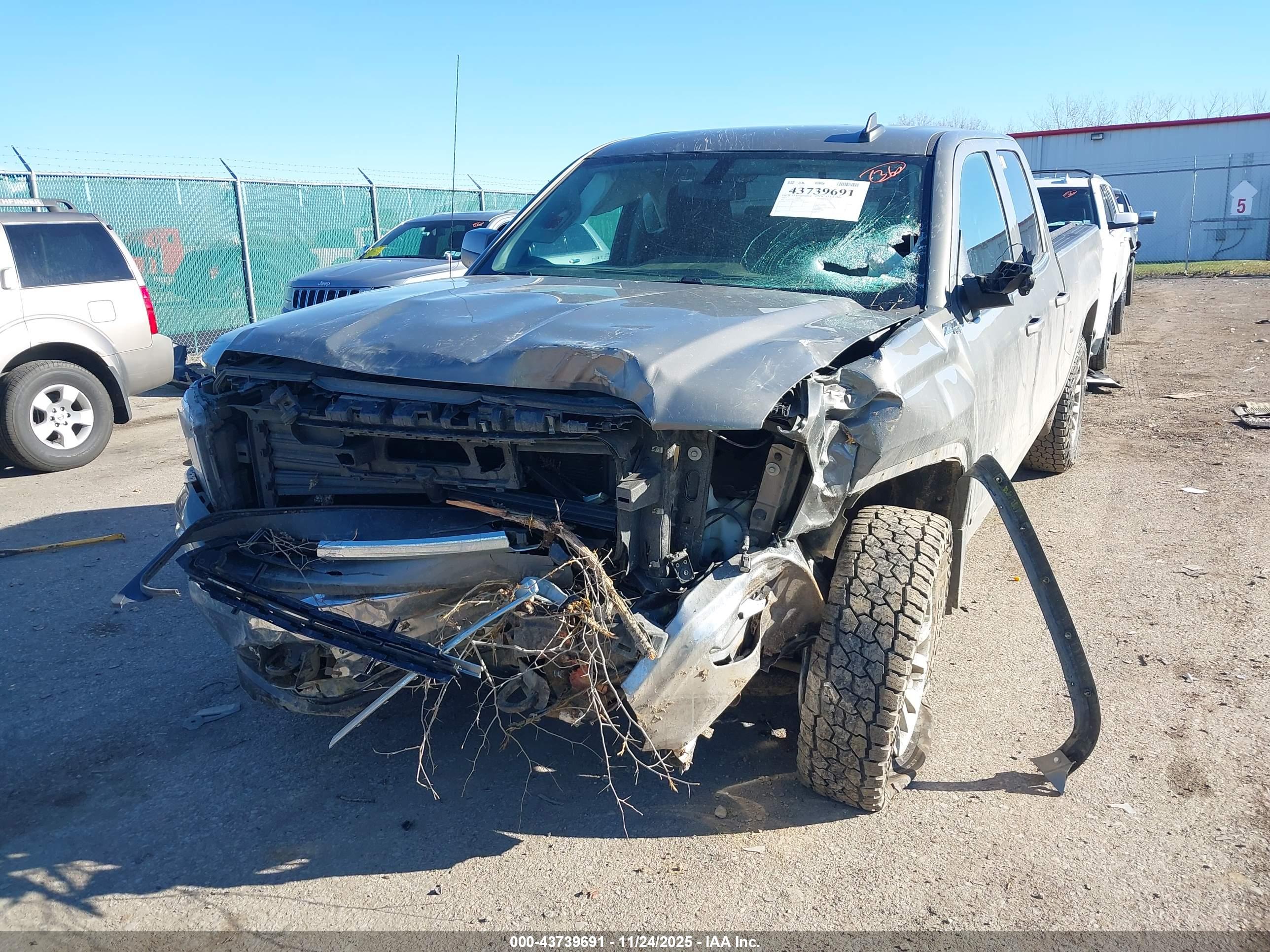 GMC SIERRA image 6