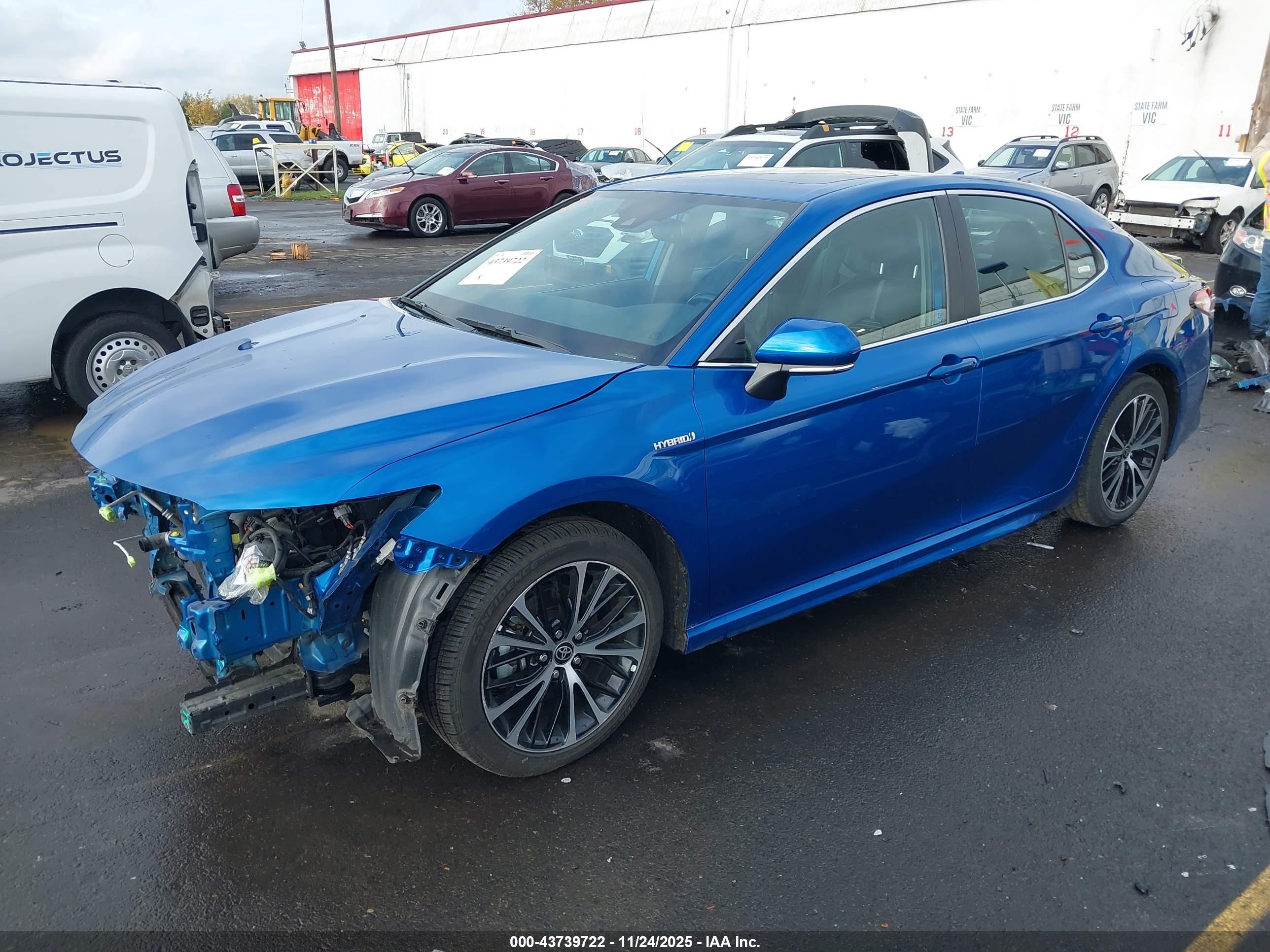 TOYOTA CAMRY image 2