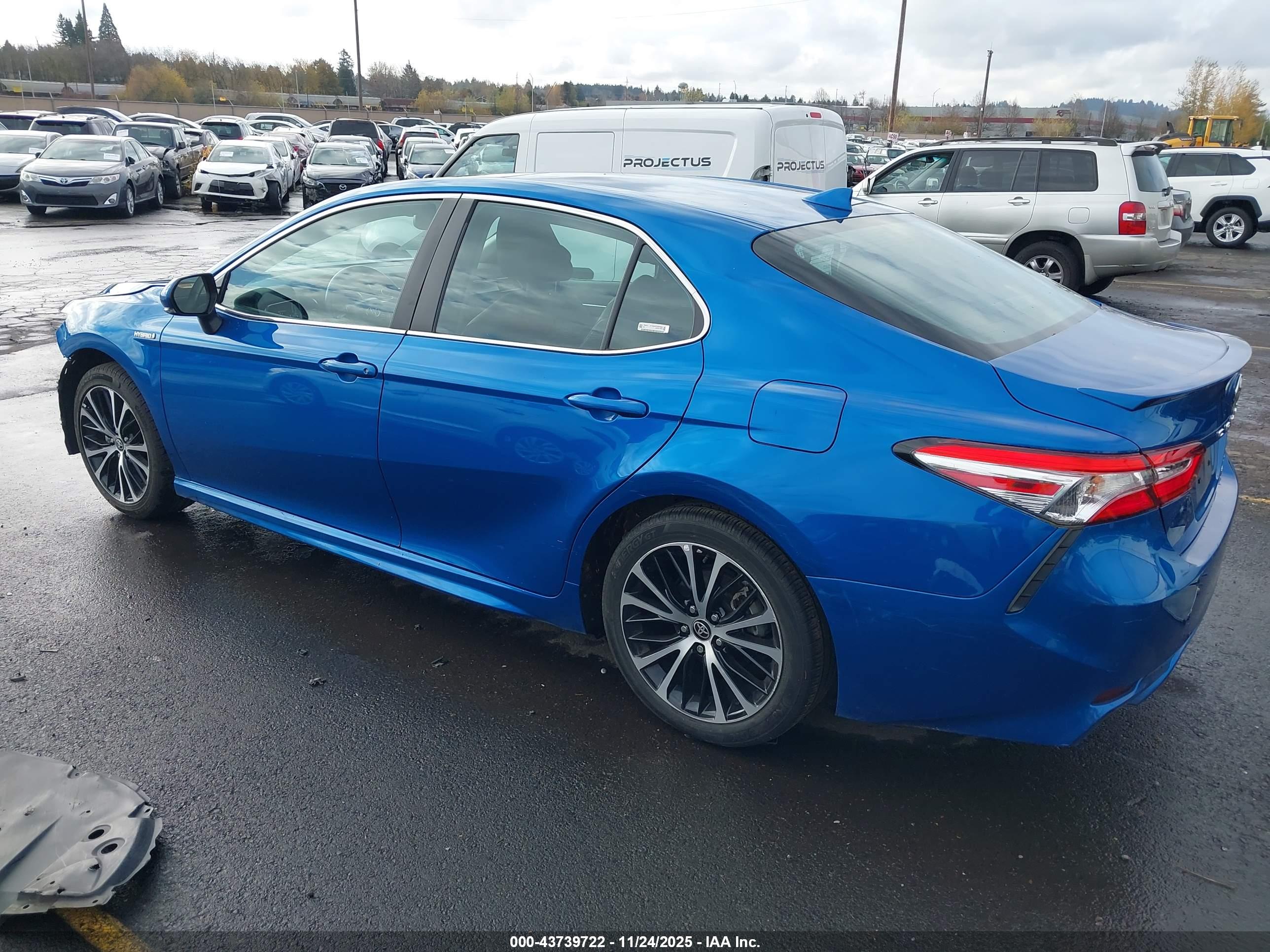 TOYOTA CAMRY image 3