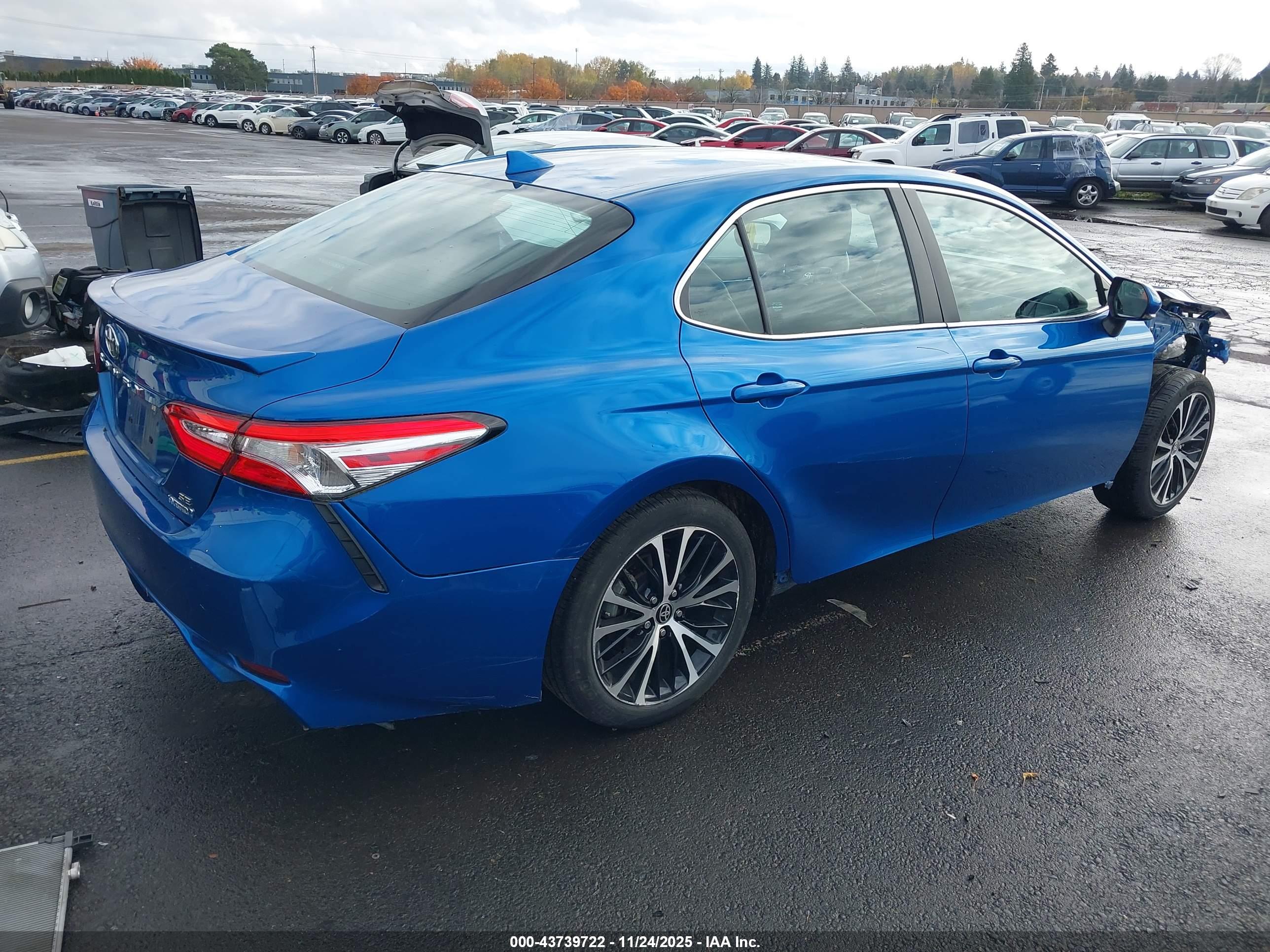 TOYOTA CAMRY image 4