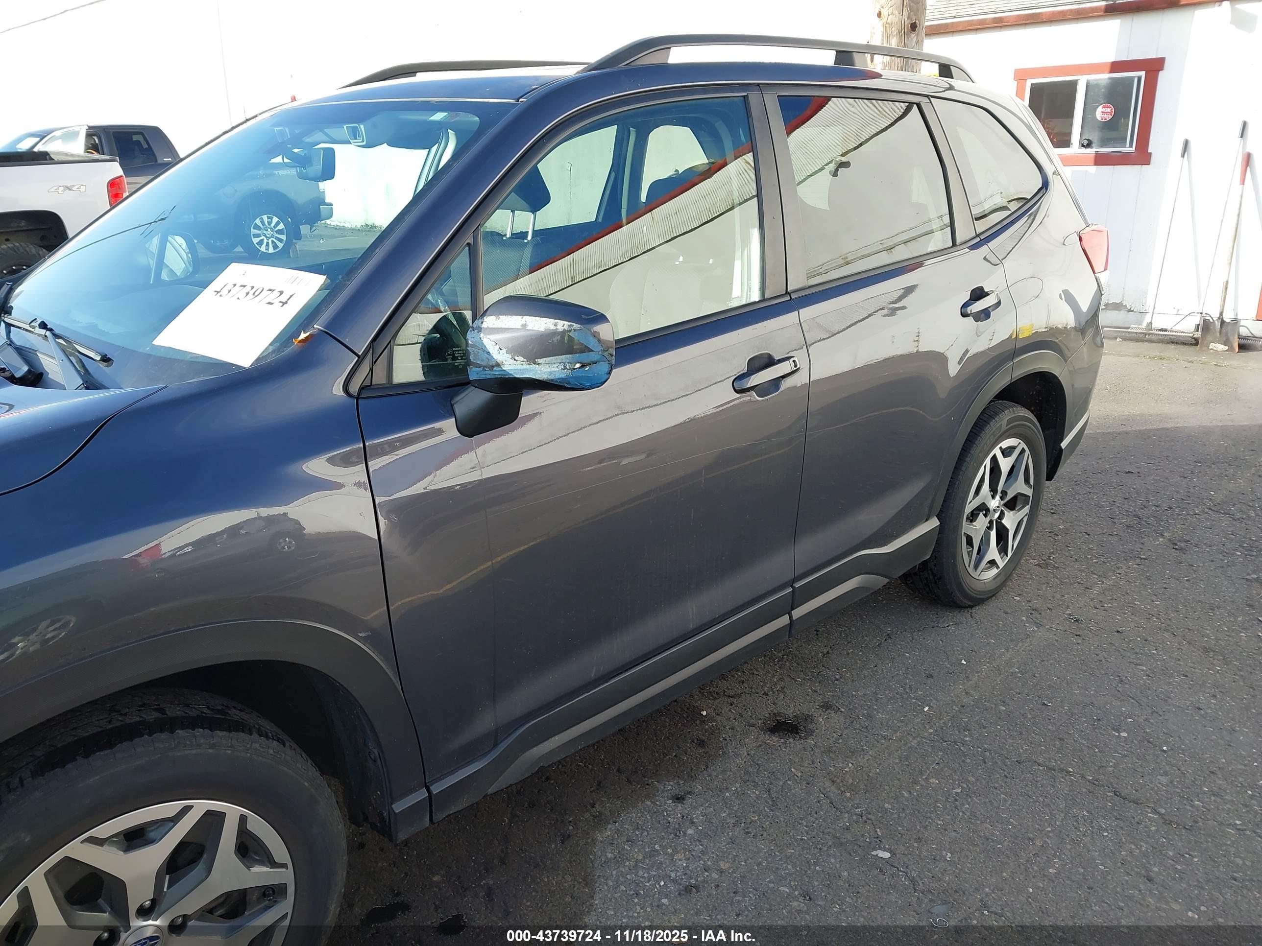 SUBARU FORESTER image 6