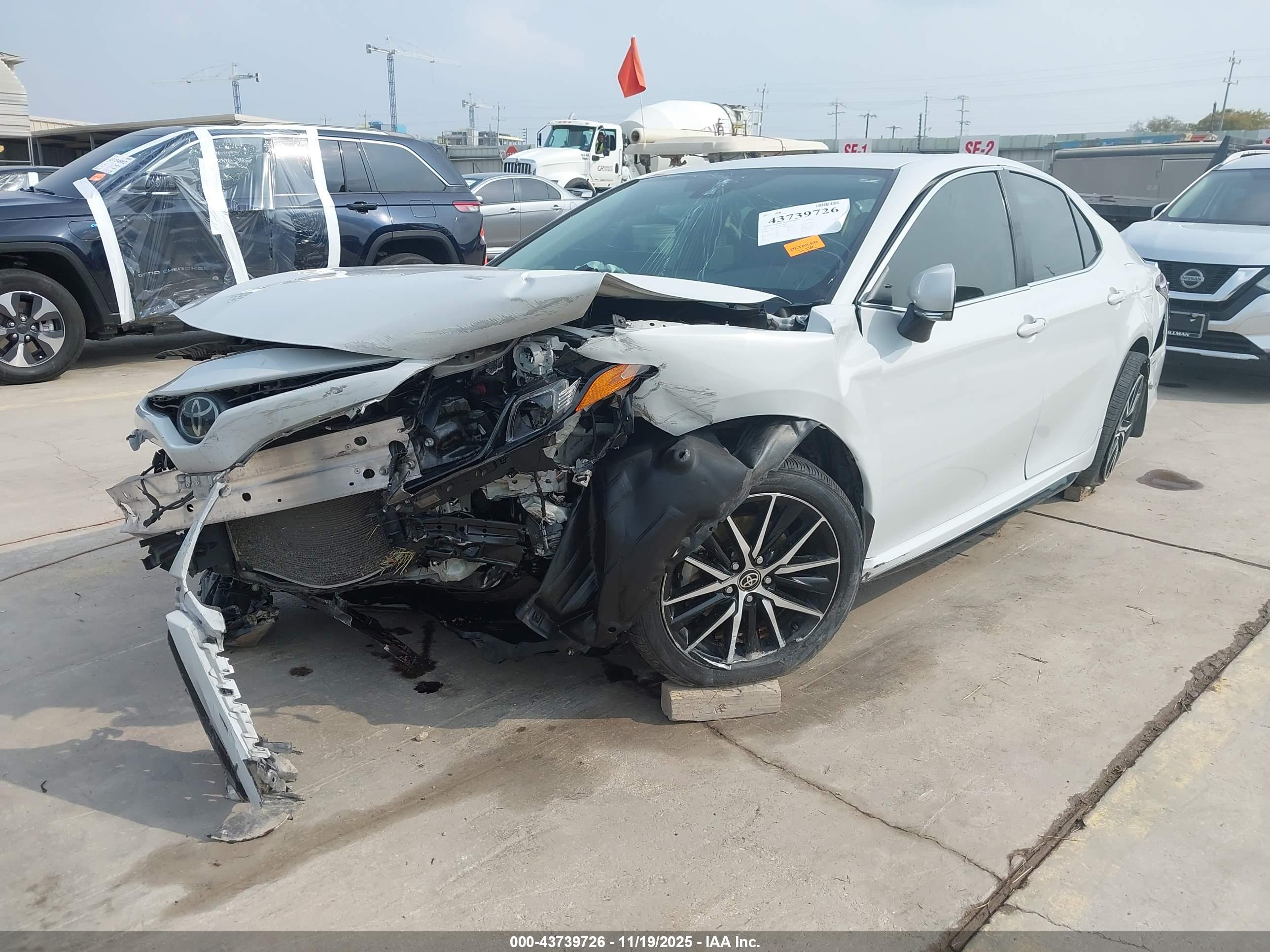 TOYOTA CAMRY image 2