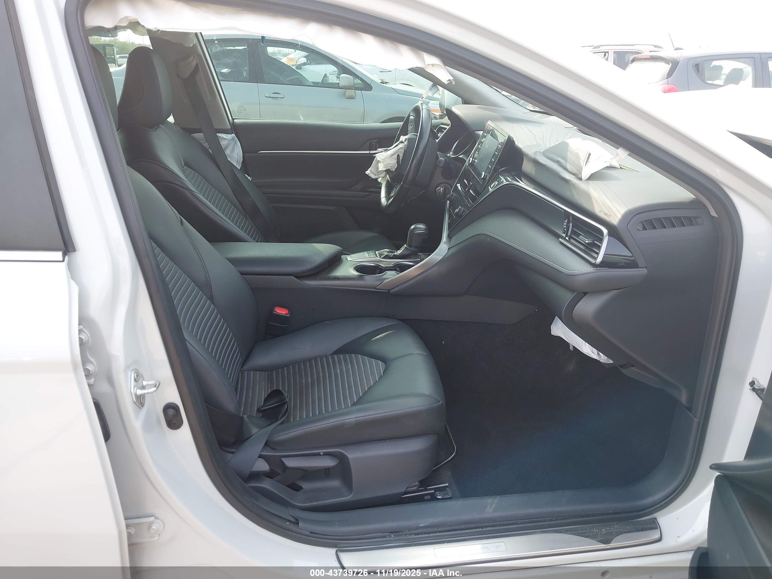 TOYOTA CAMRY image 5