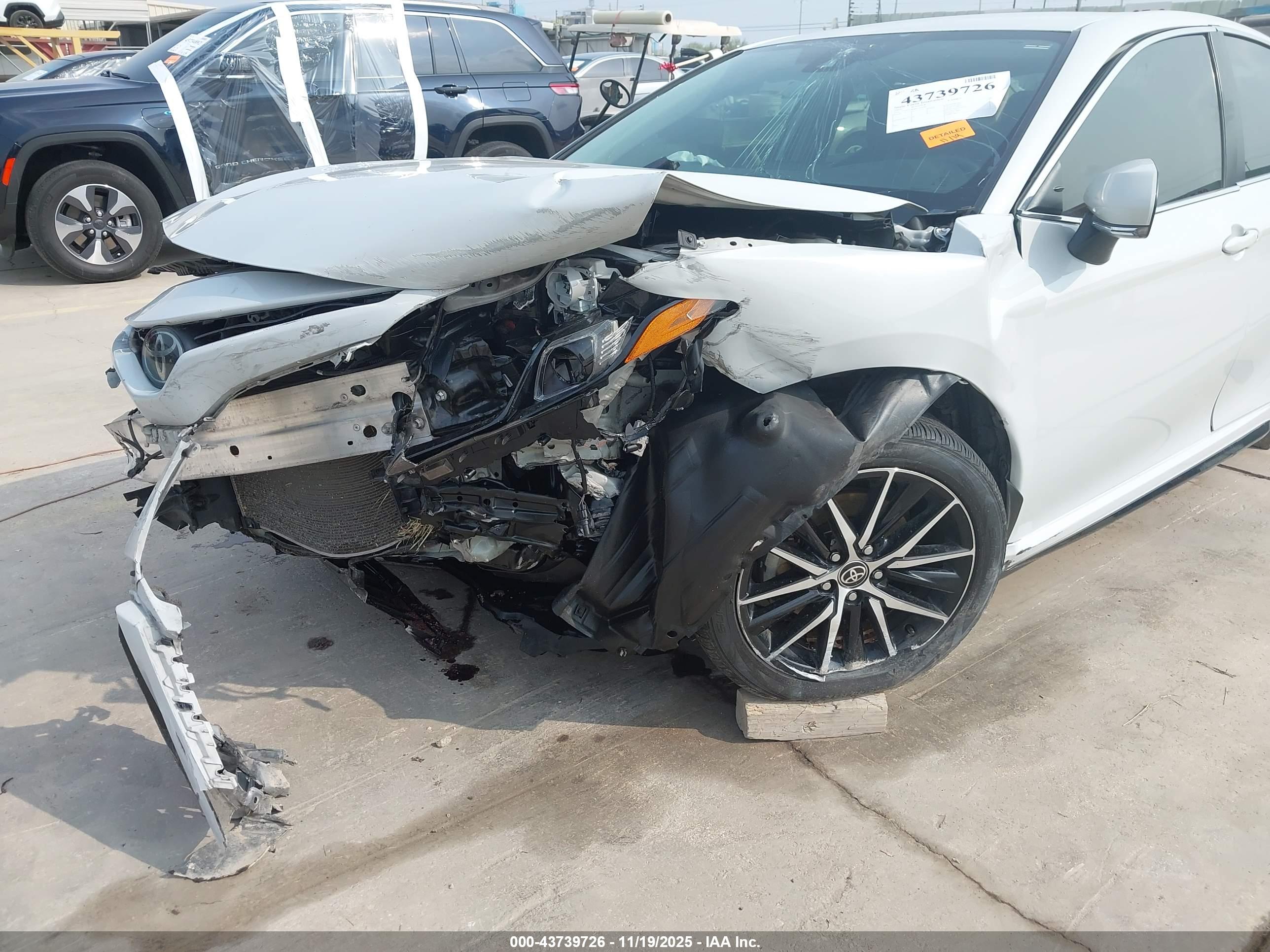 TOYOTA CAMRY image 6
