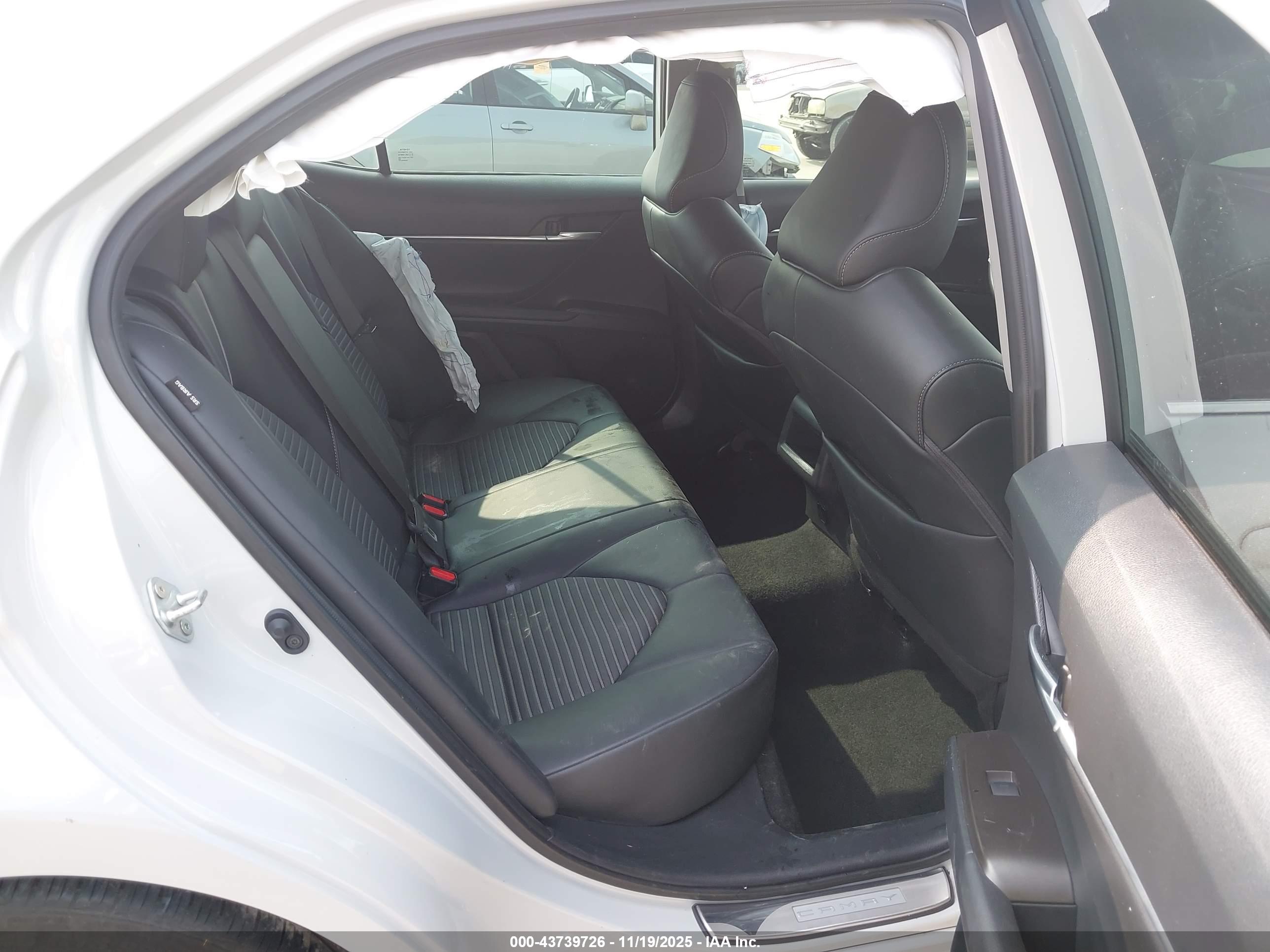 TOYOTA CAMRY image 8