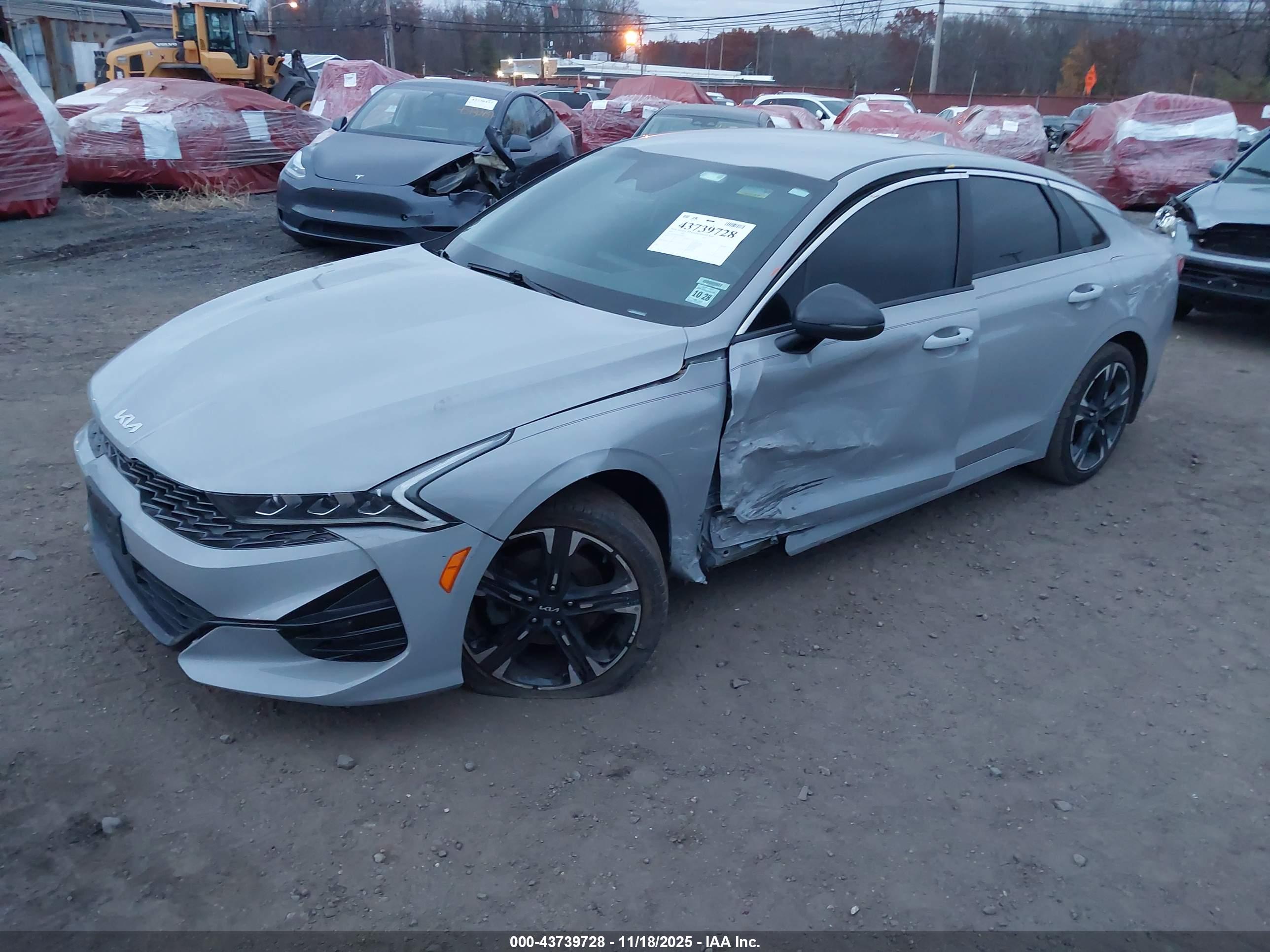 KIA K5 image 2