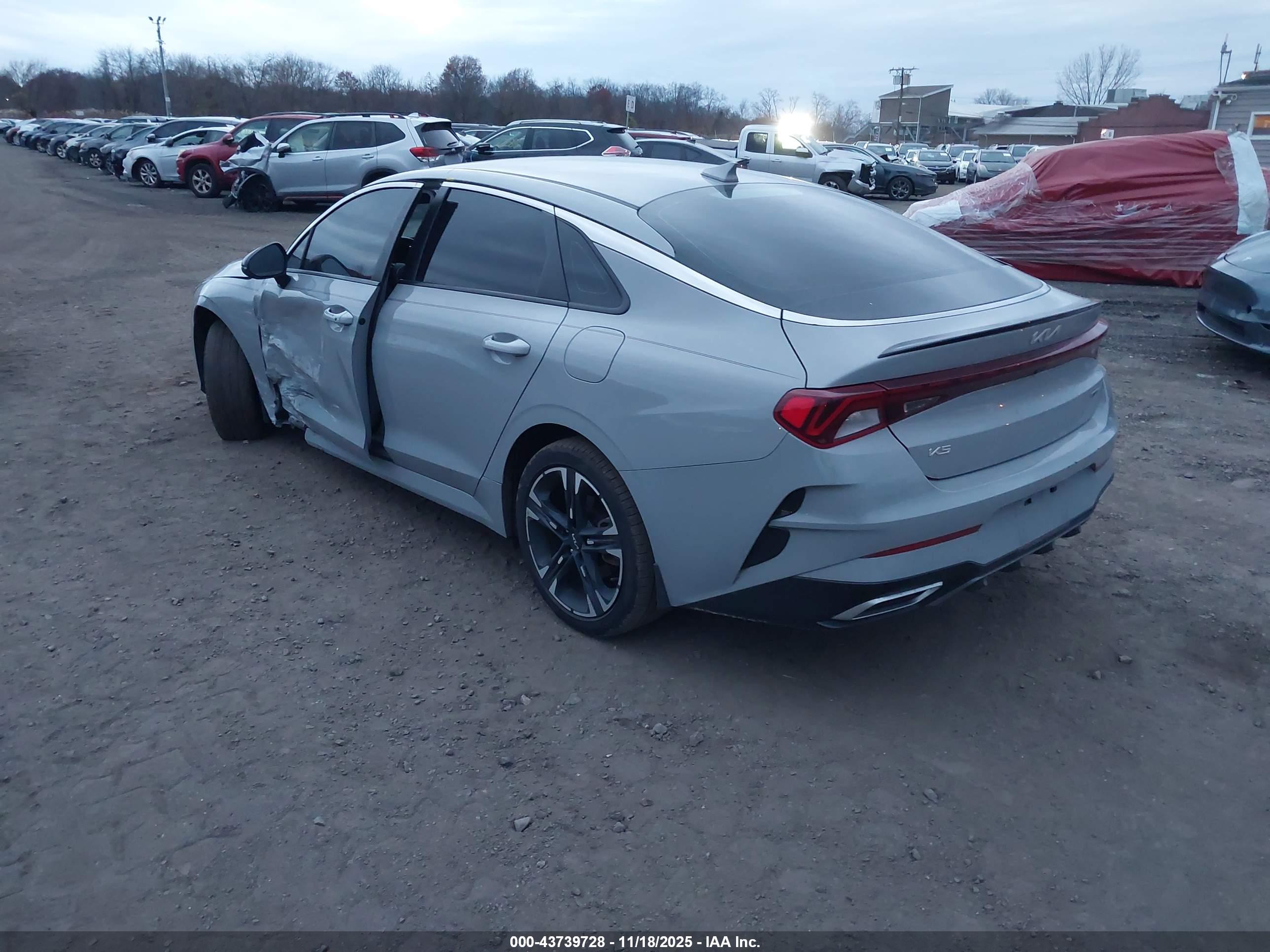 KIA K5 image 3