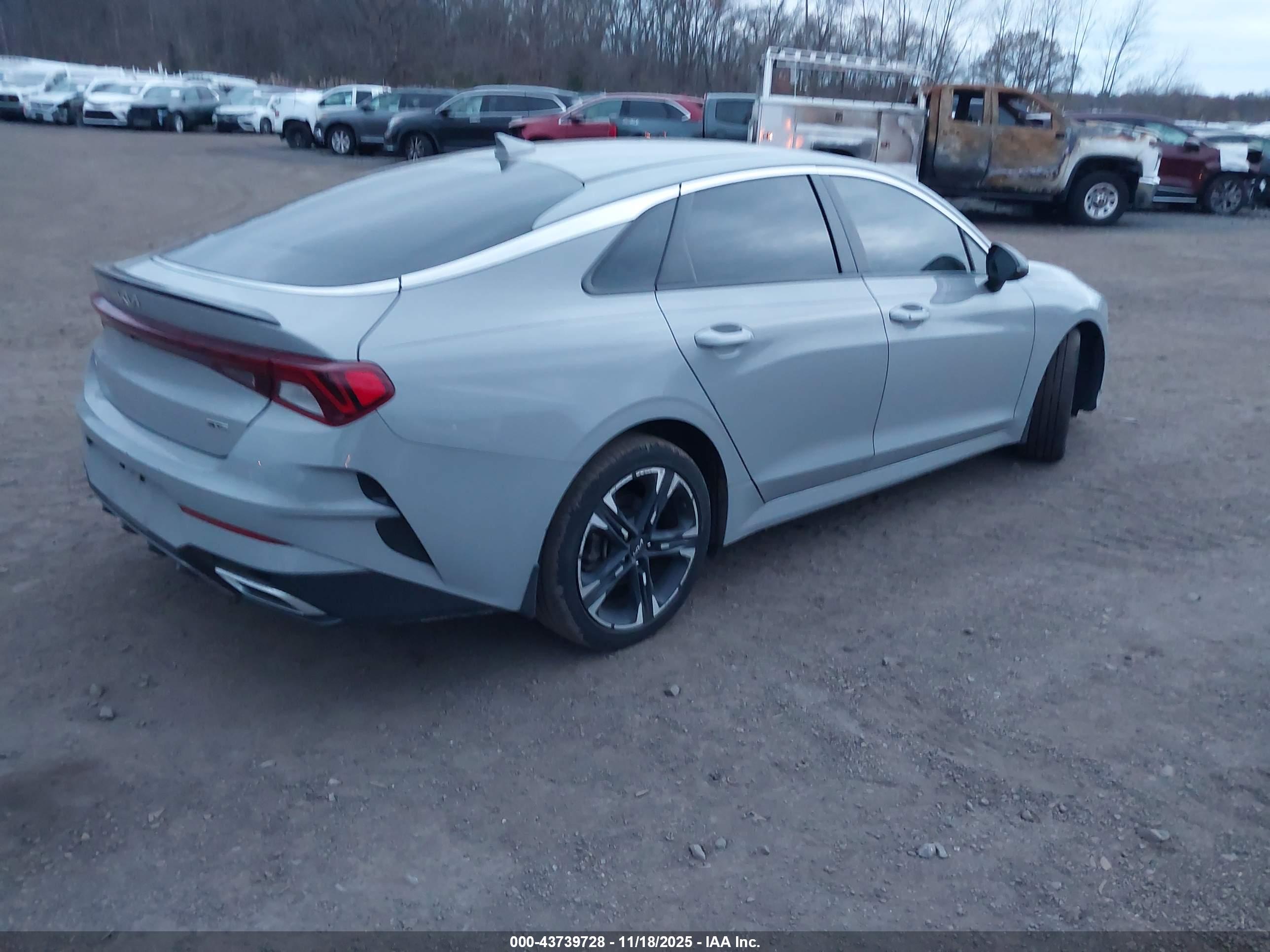 KIA K5 image 4