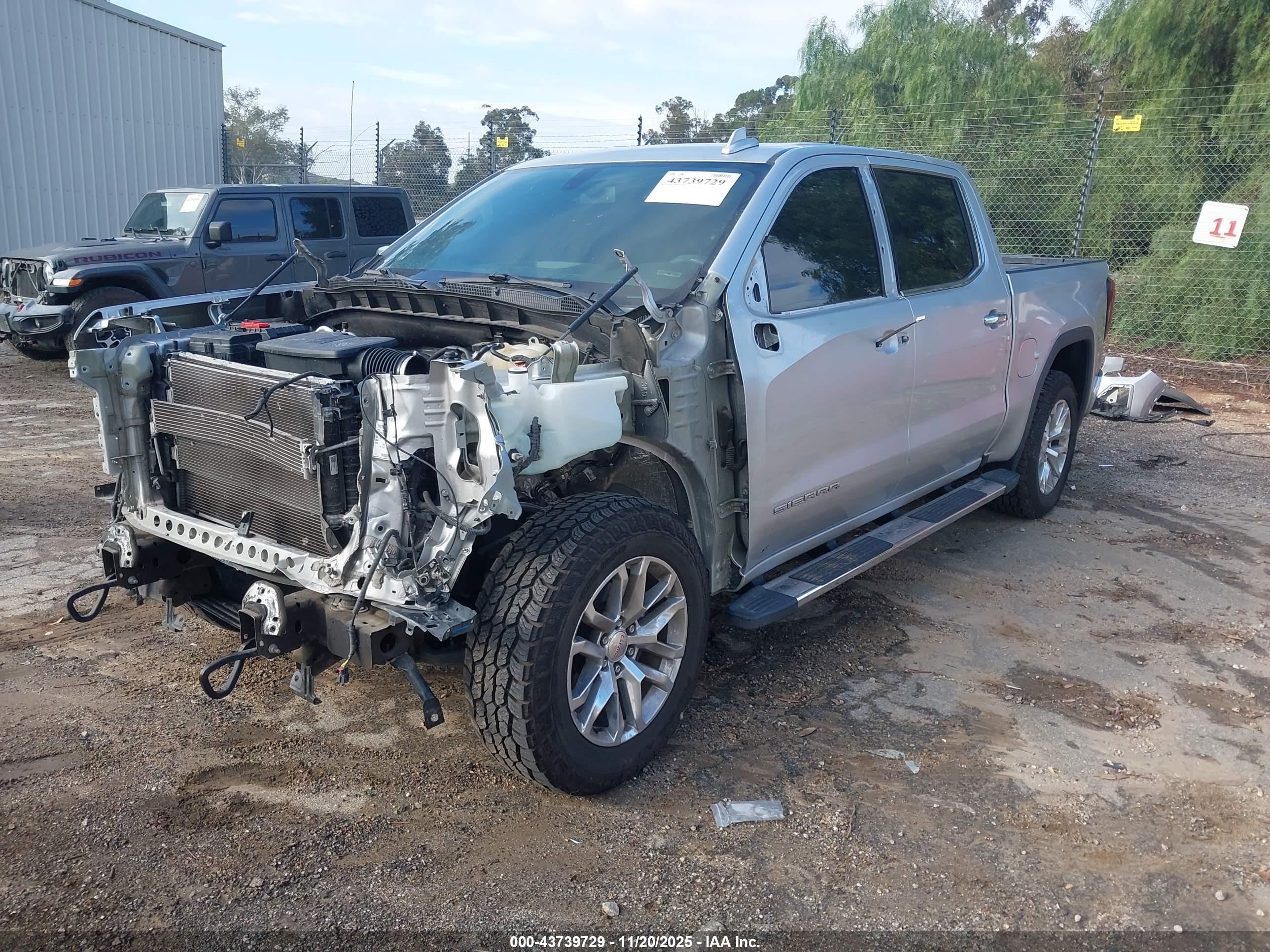 GMC SIERRA image 2