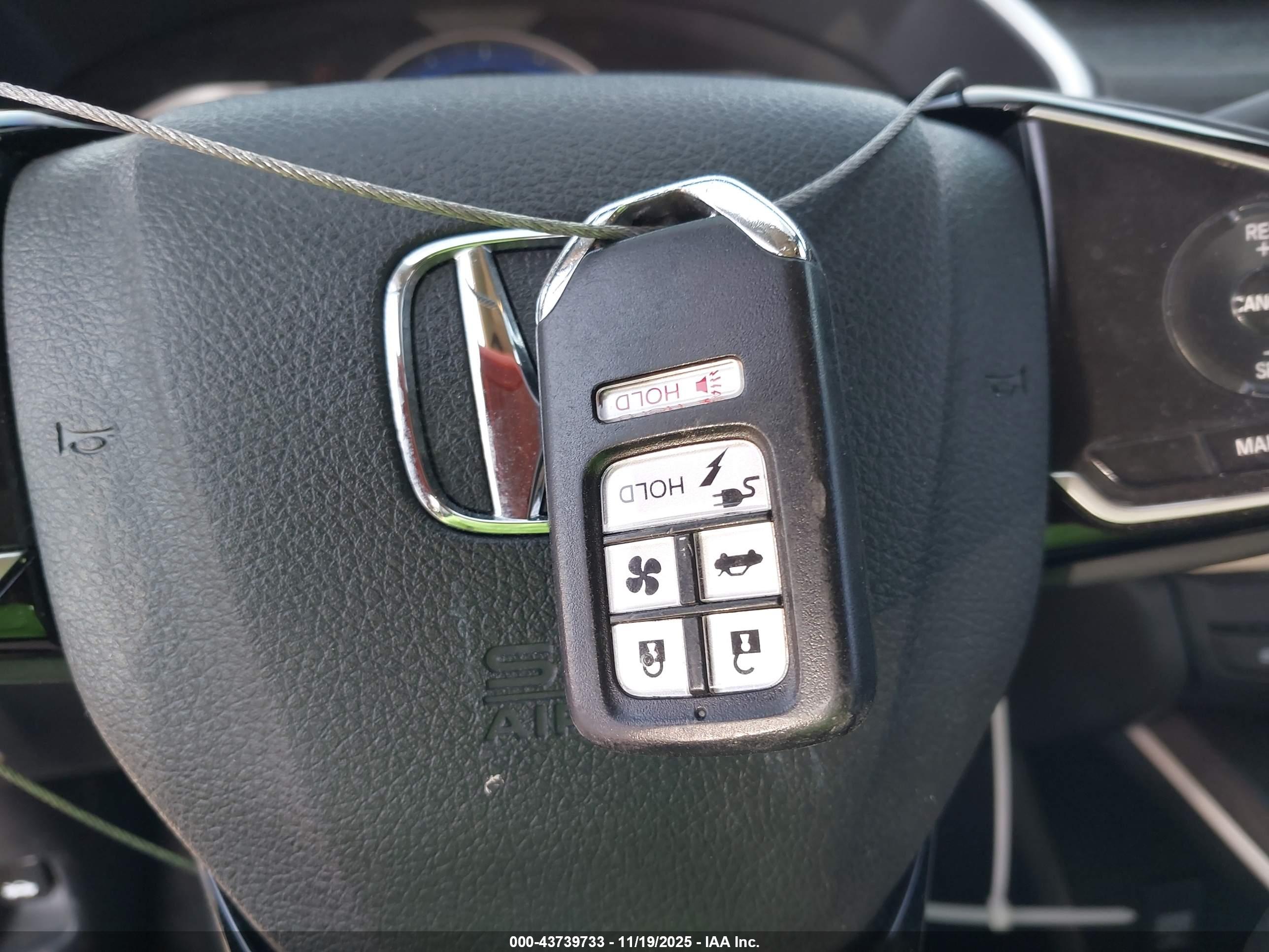 HONDA CLARITY image 11