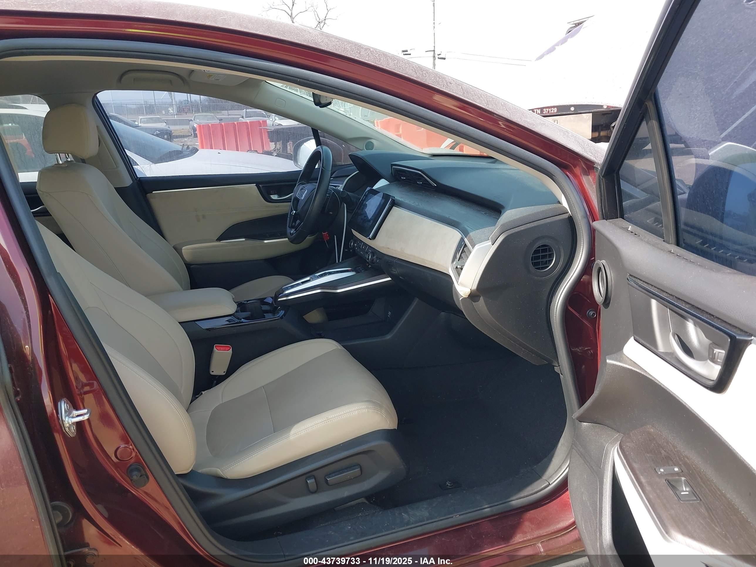 HONDA CLARITY image 5