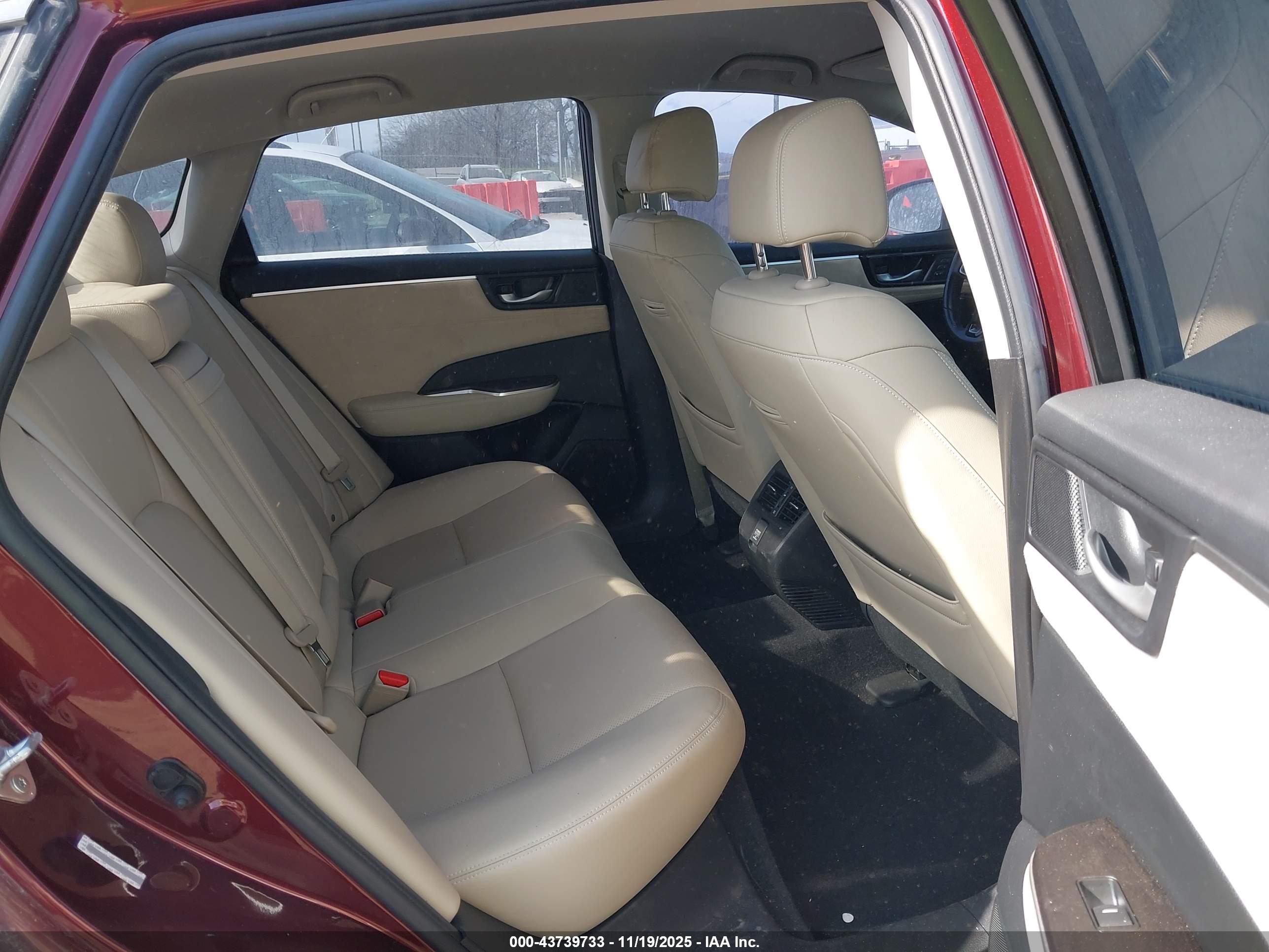 HONDA CLARITY image 8