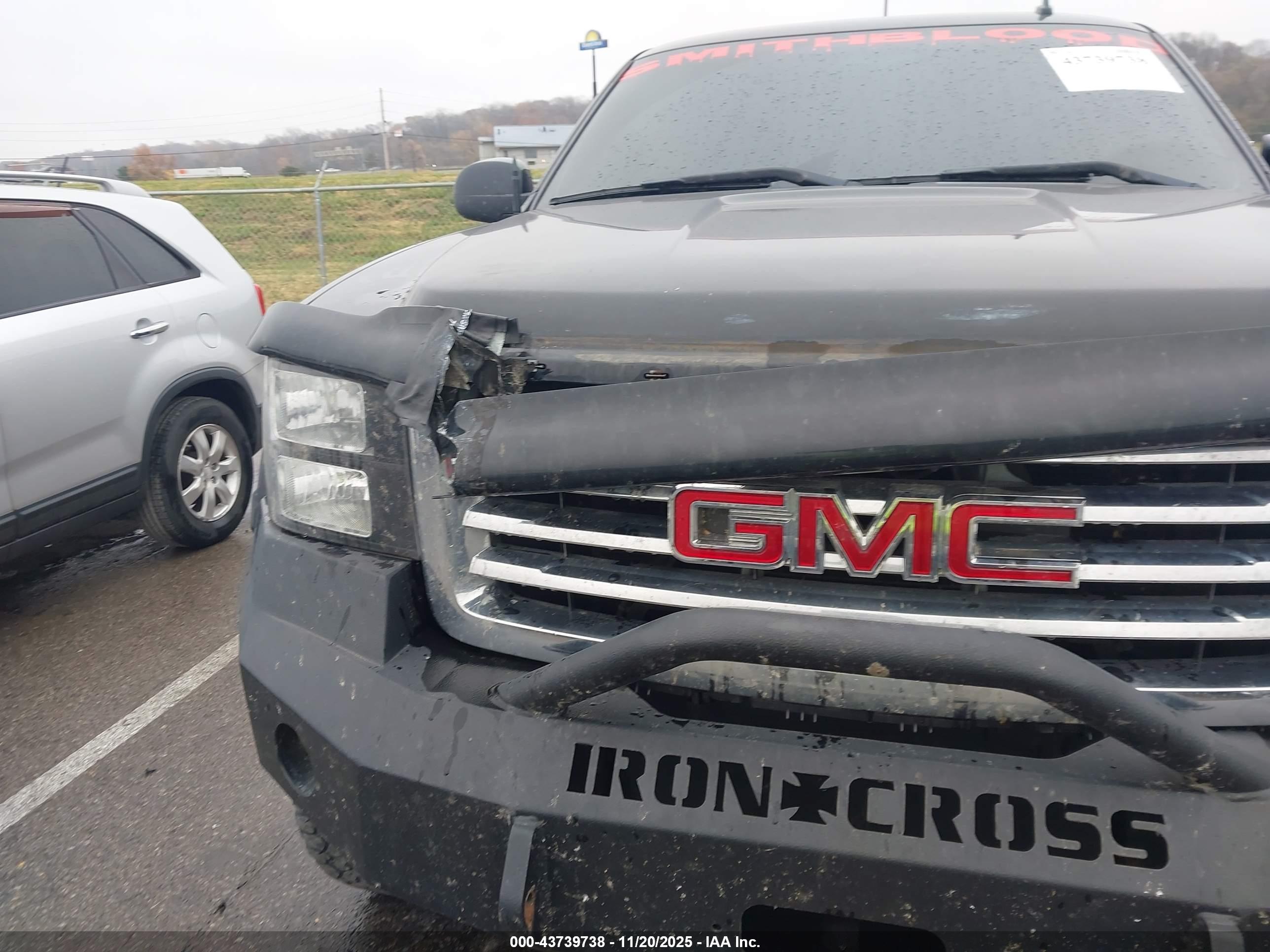 GMC SIERRA image 6