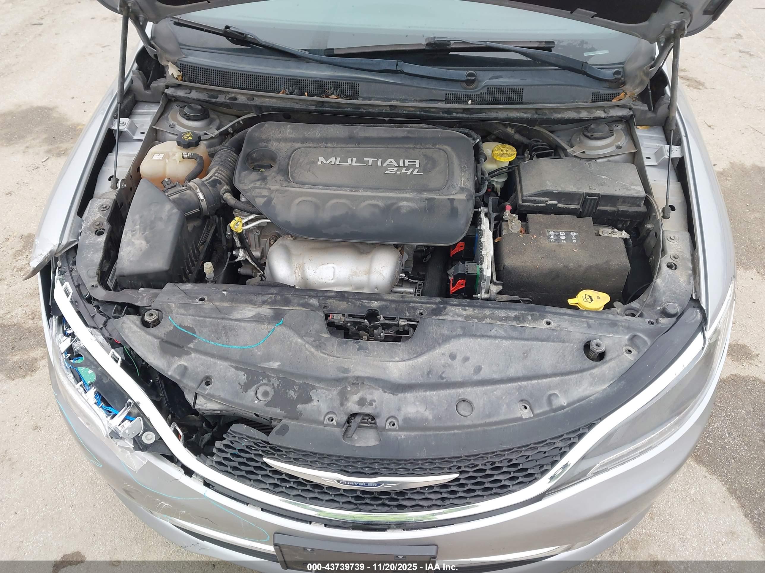 CHRYSLER 200 image 10