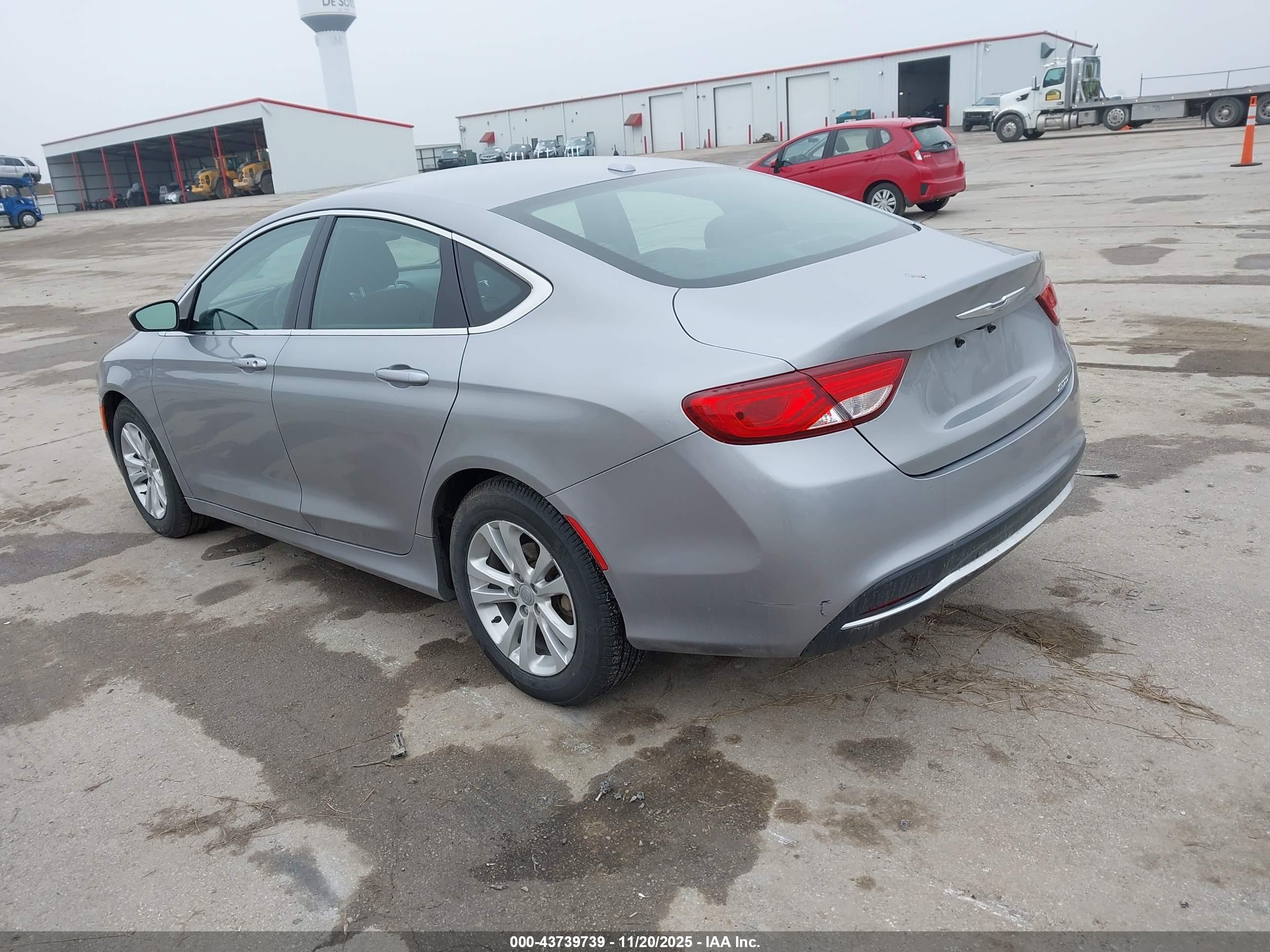CHRYSLER 200 image 3