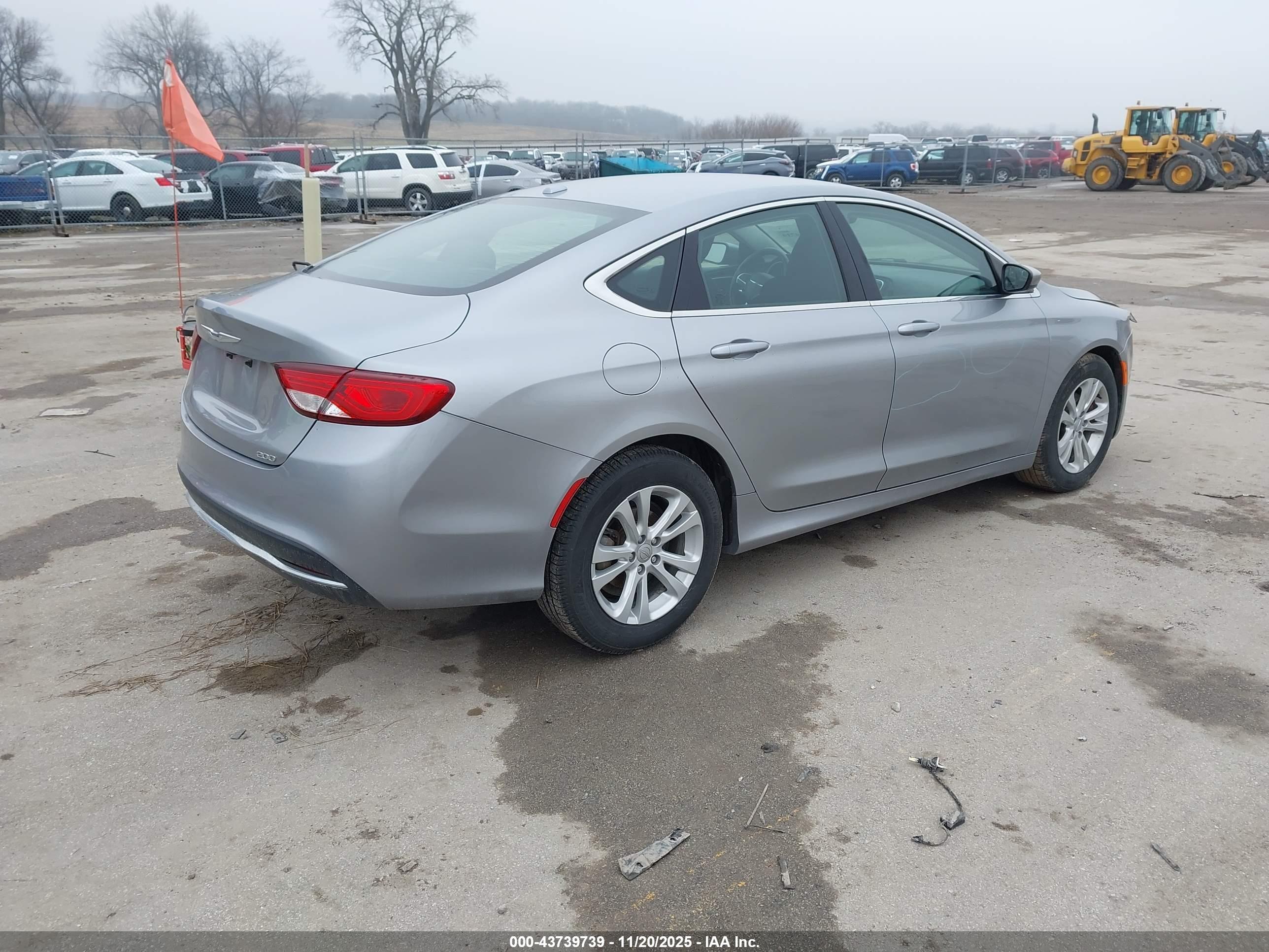 CHRYSLER 200 image 4