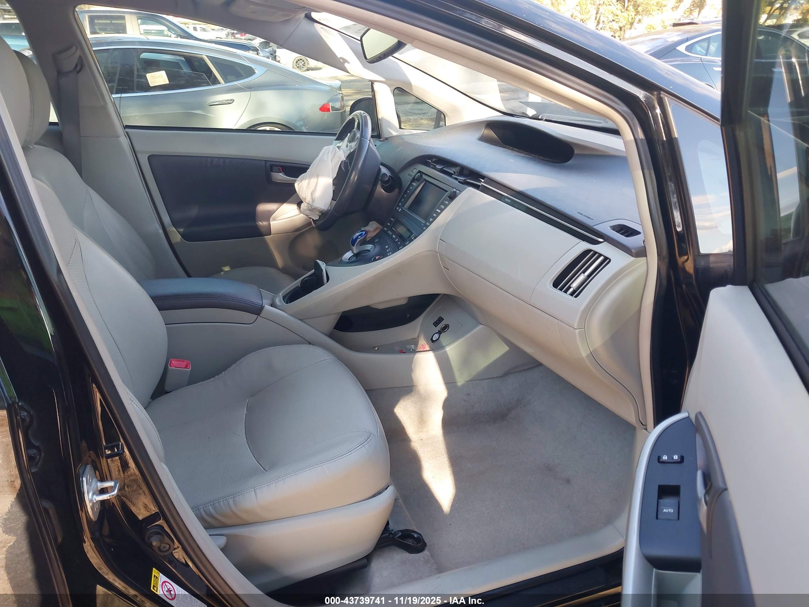 TOYOTA PRIUS image 5