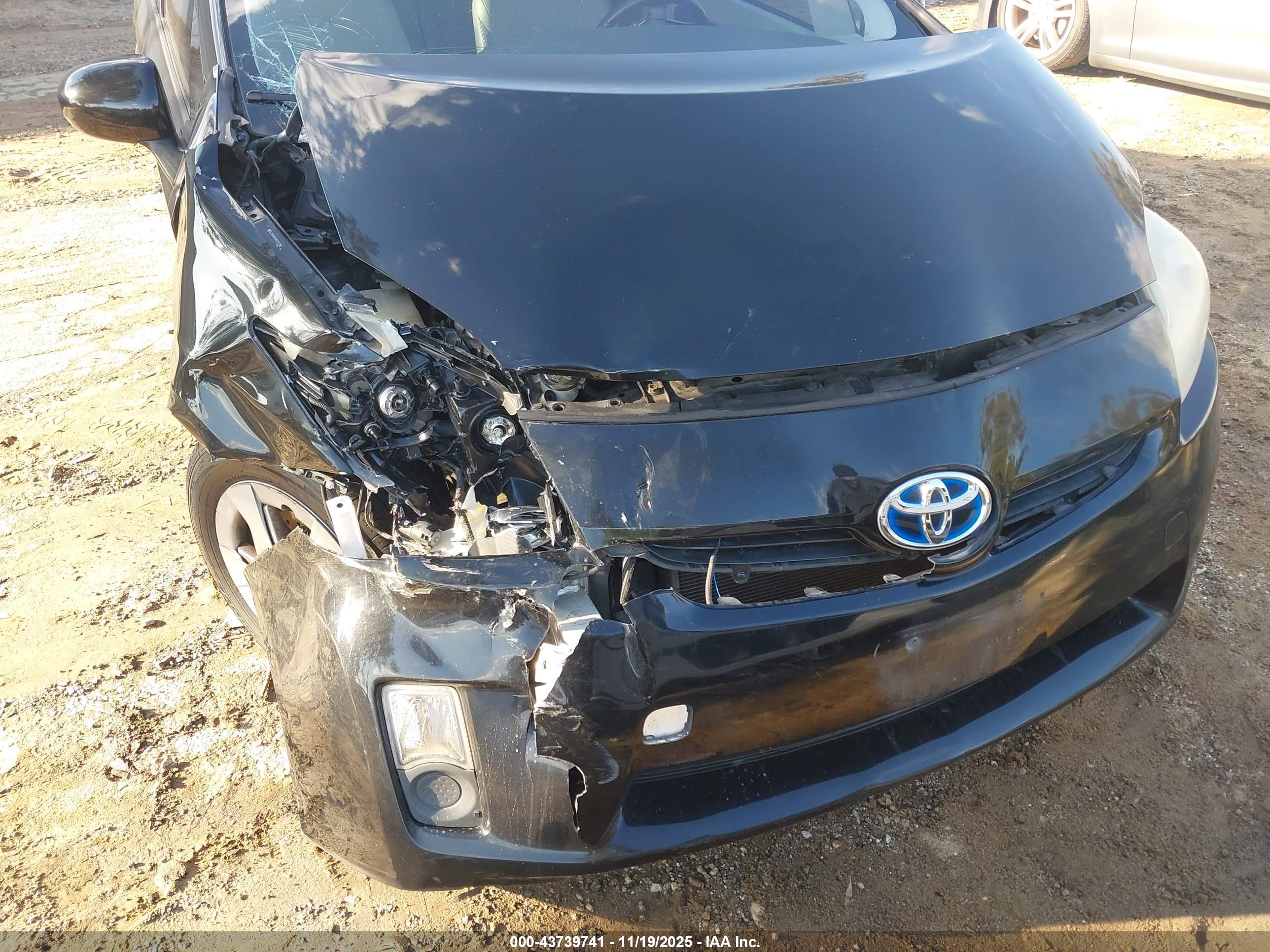 TOYOTA PRIUS image 6