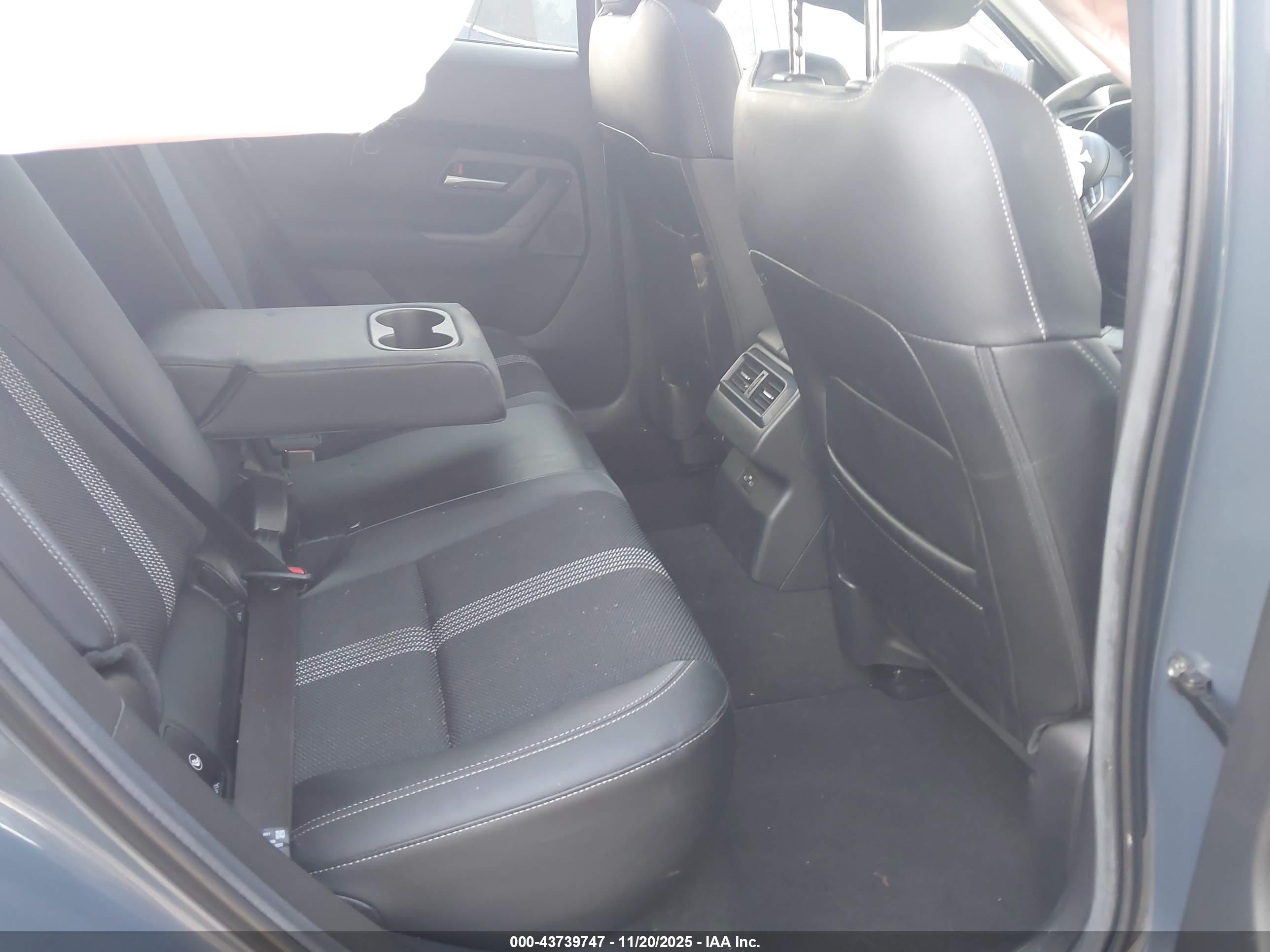 MAZDA CX-50 image 8