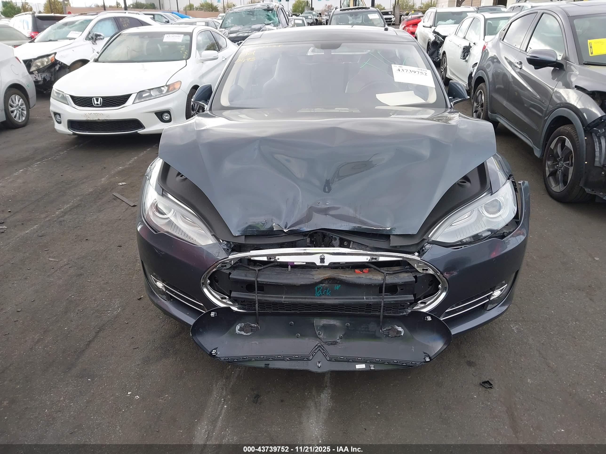 TESLA MODEL image 10