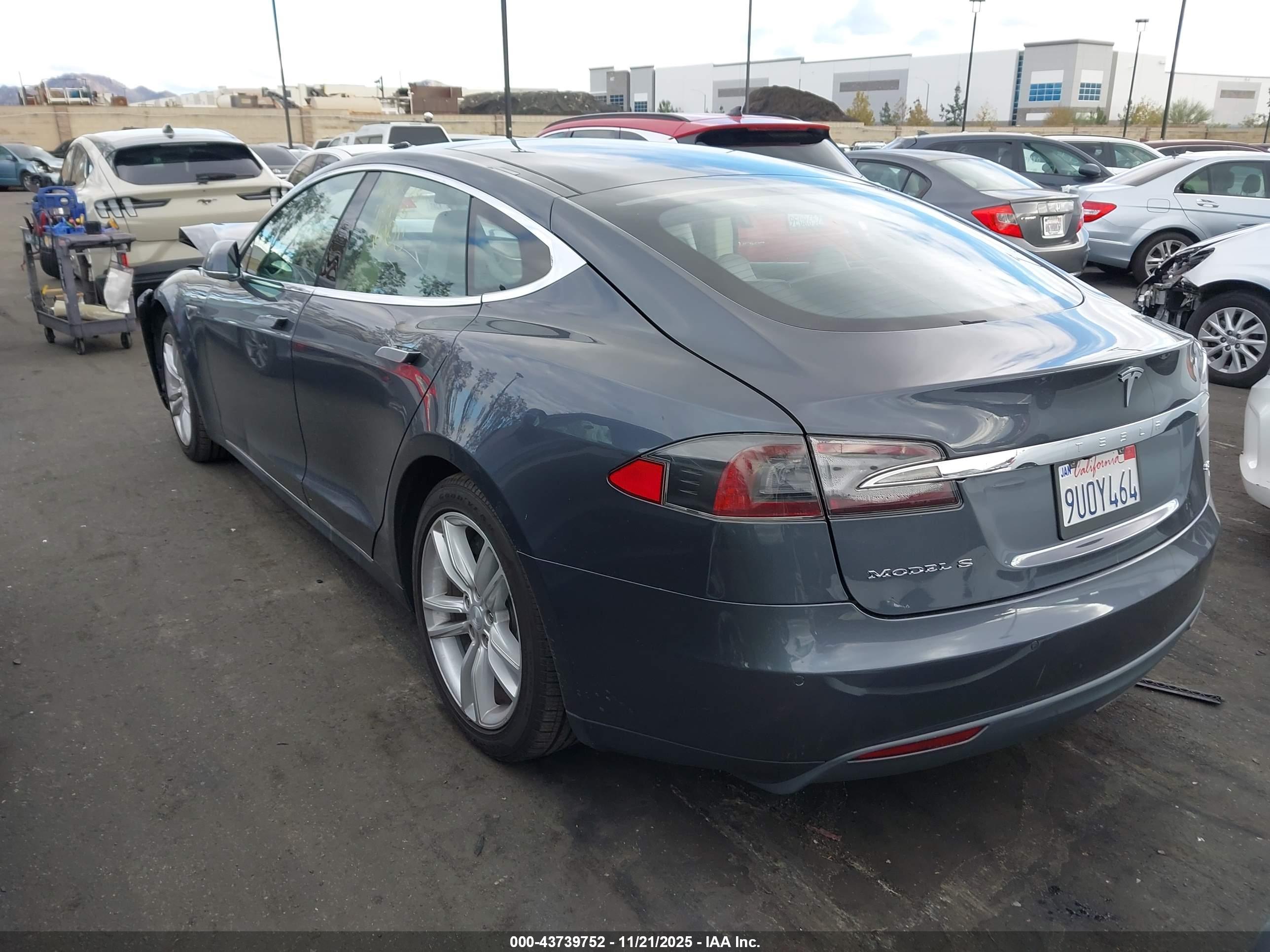 TESLA MODEL image 3