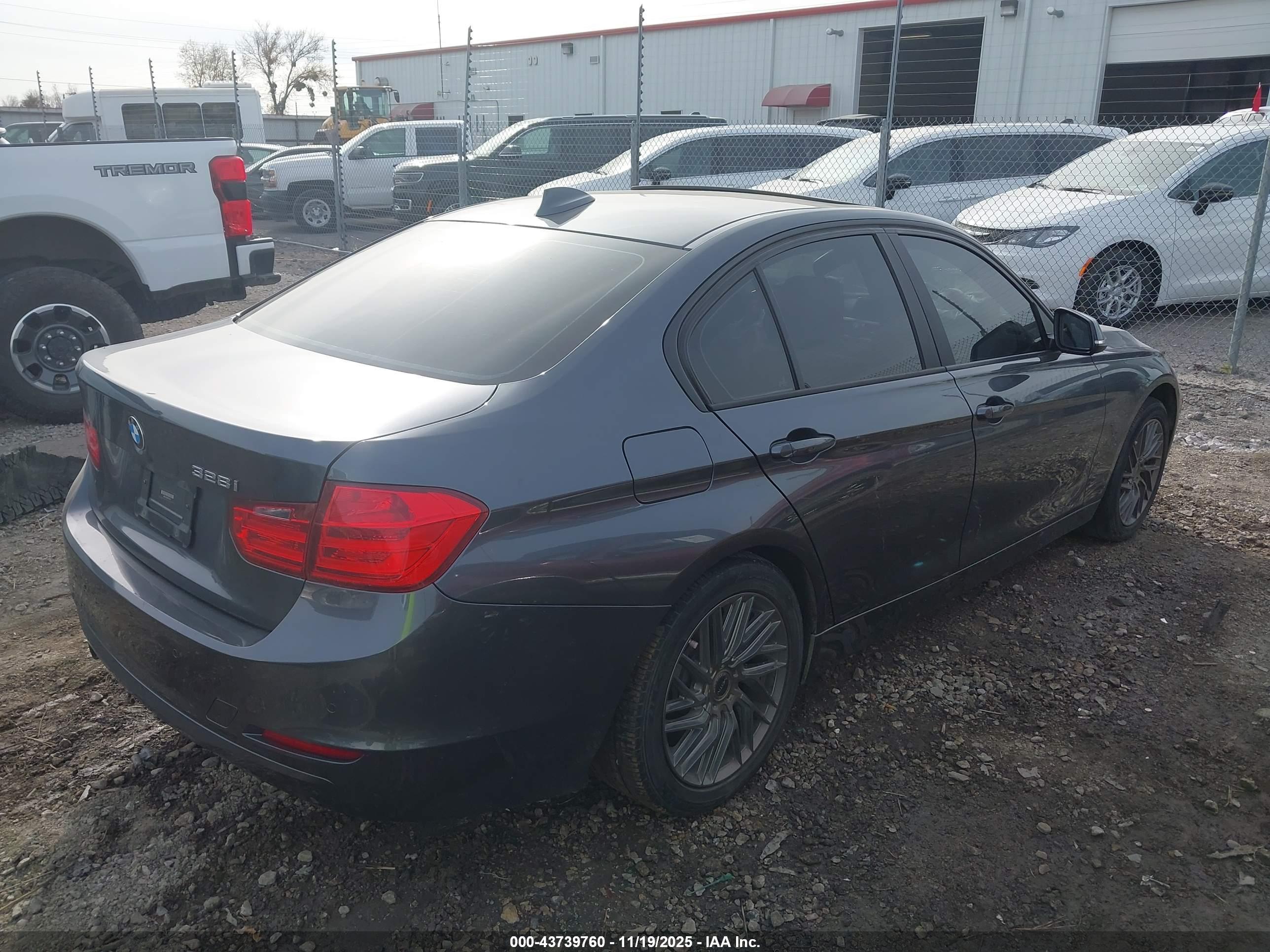 BMW 328I image 4